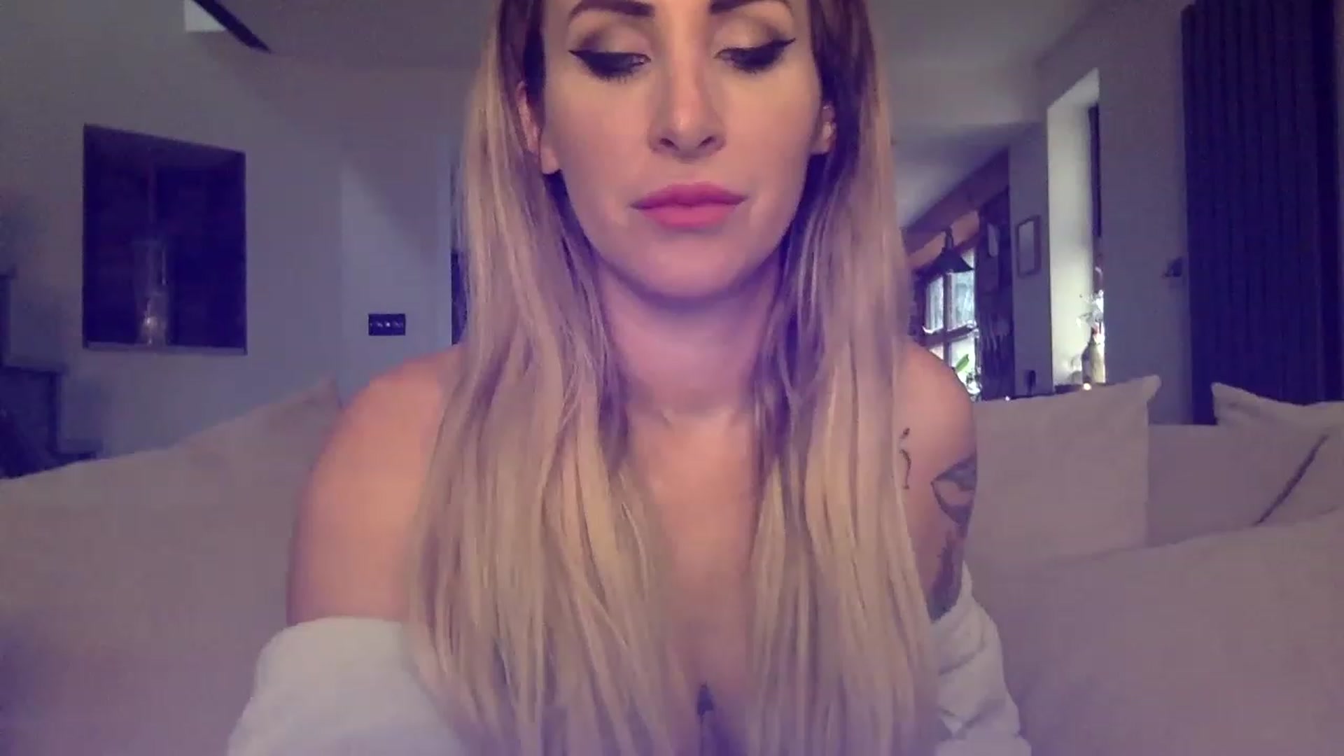 Gallery image thumbnail from Its_just_Evie's myfreecams stream on, 02/24/2023, 11:40 image 2 of 20