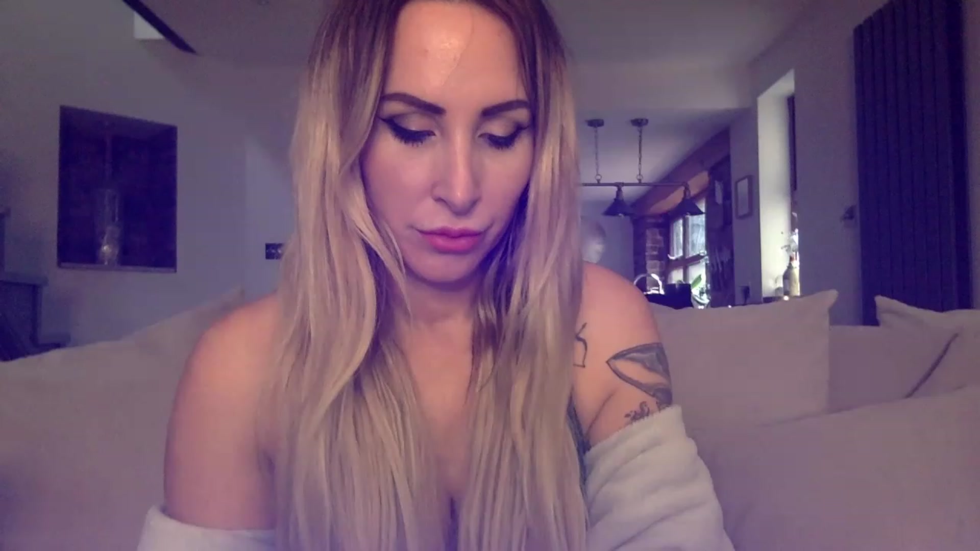 Gallery image thumbnail from Its_just_Evie's myfreecams stream on, 02/24/2023, 11:40 image 6 of 20