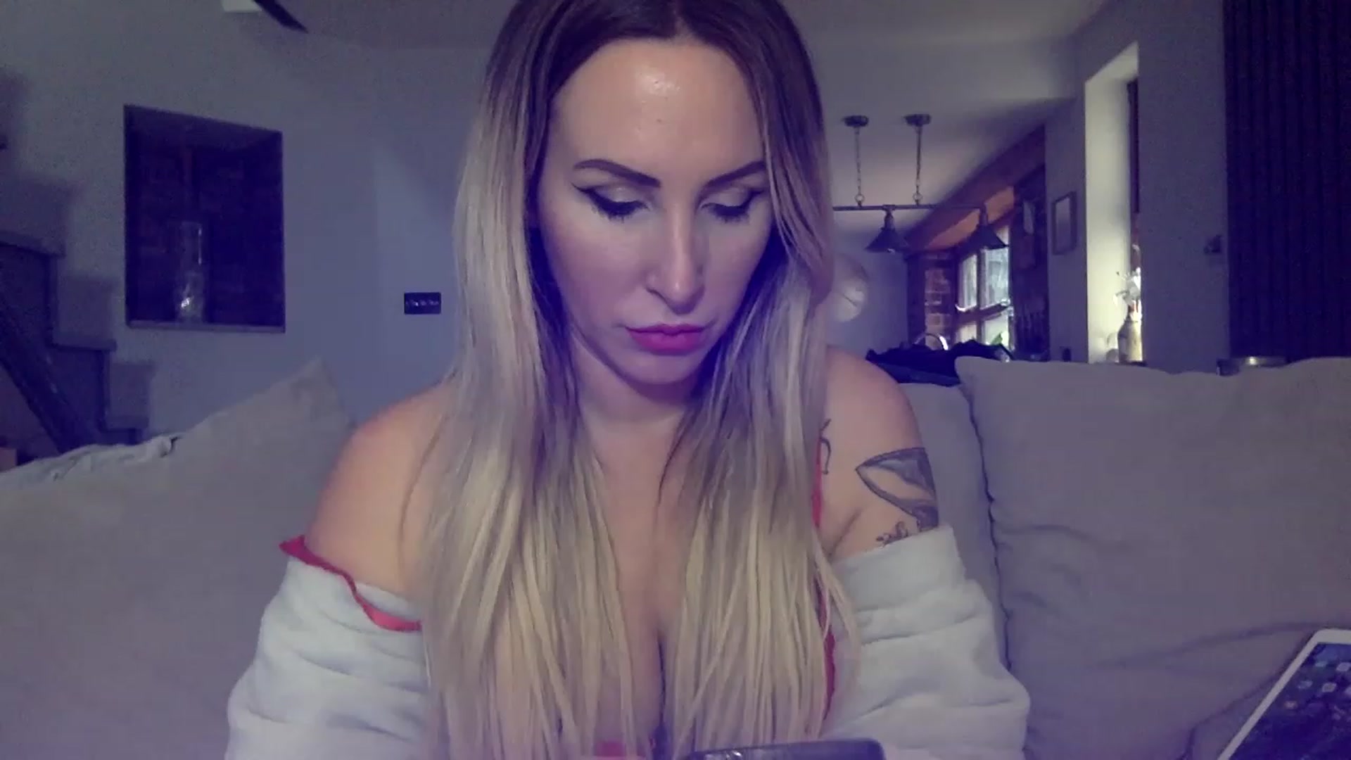 Gallery image thumbnail from Its_just_Evie's myfreecams stream on, 03/01/2023, 12:22 image 20 of 20