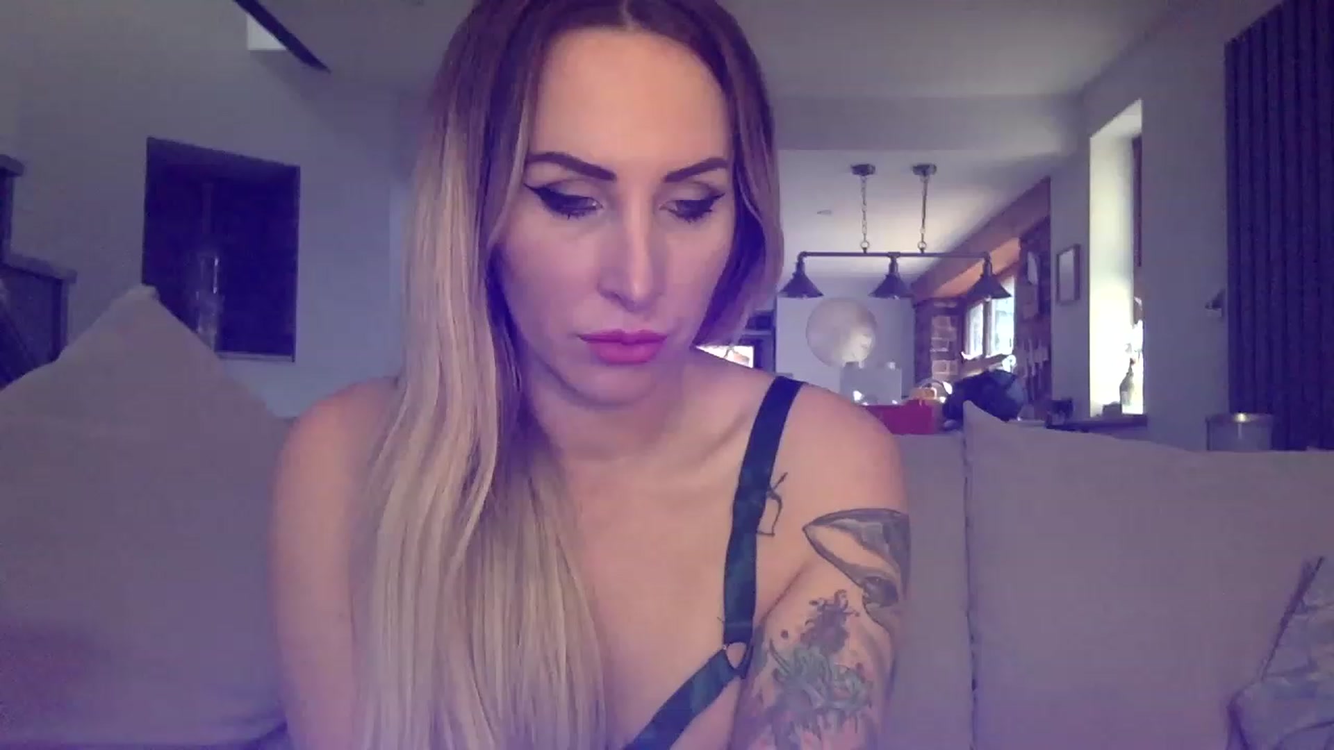 Gallery image thumbnail from Its_just_Evie's myfreecams stream on, 03/06/2023, 13:05 image 6 of 20