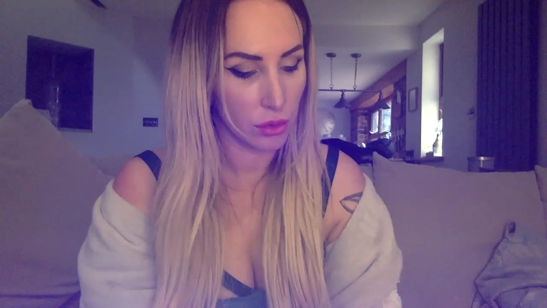 Gallery image thumbnail from Its_just_Evie's myfreecams stream on, 03/06/2023, 13:33 image 9 of 20