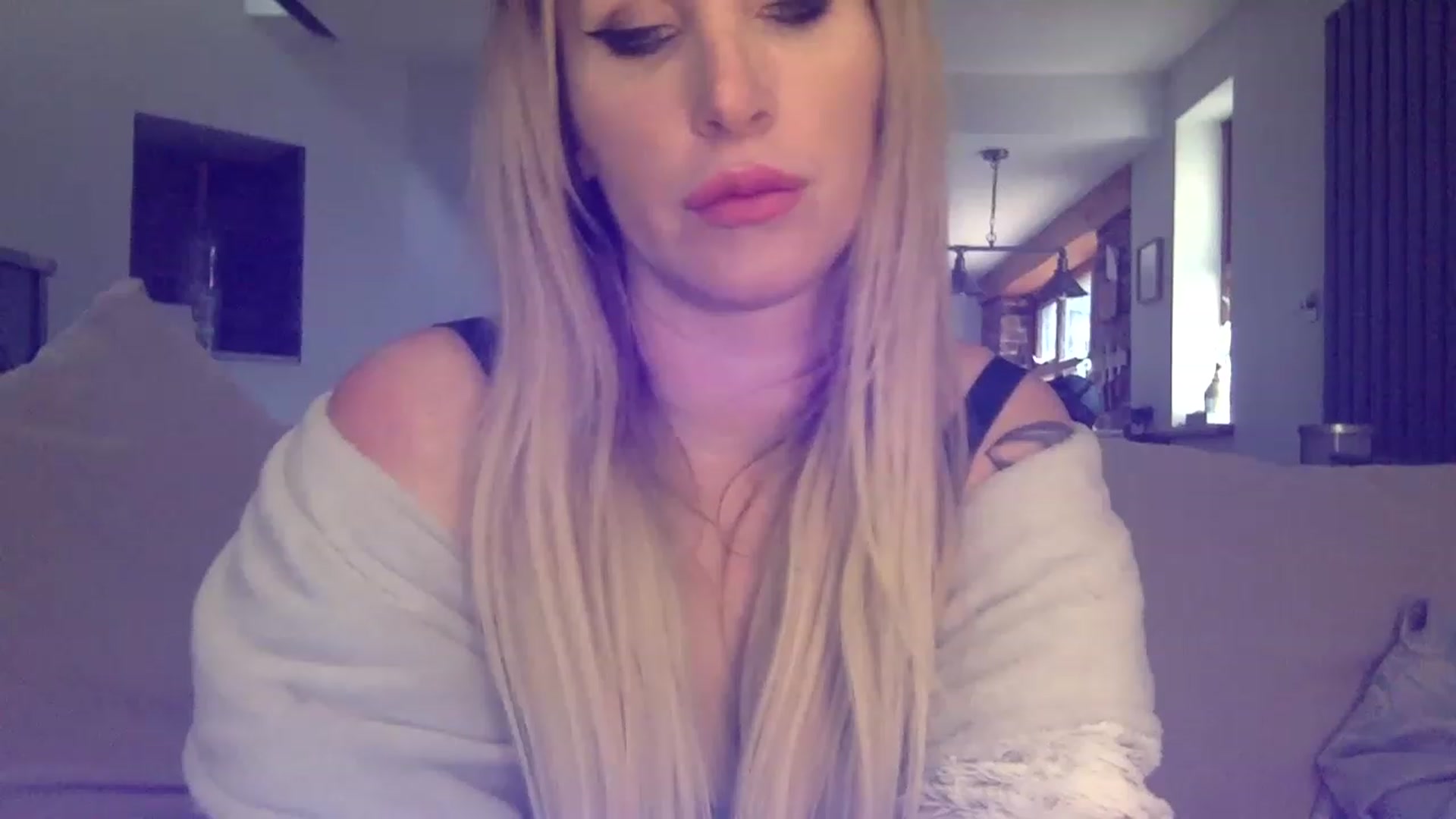 Gallery image thumbnail from Its_just_Evie's myfreecams stream on, 03/06/2023, 13:33 image 6 of 20