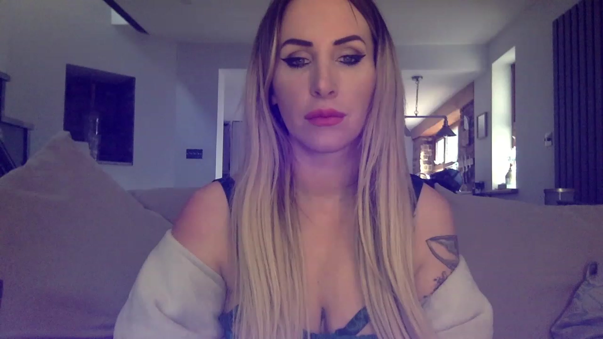 Gallery image thumbnail from Its_just_Evie's myfreecams stream on, 03/06/2023, 13:33 image 1 of 20