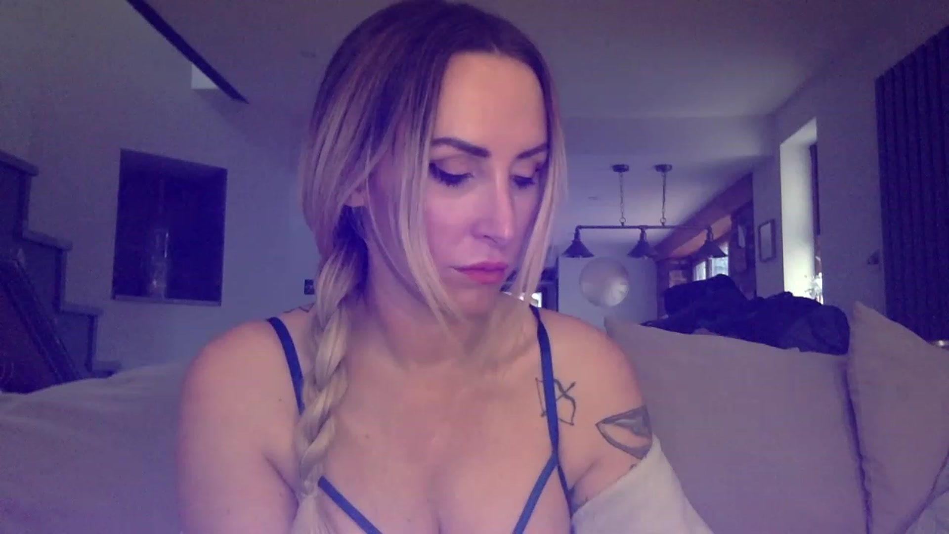 Gallery image thumbnail from Its_just_Evie's myfreecams stream on, 03/07/2023, 13:07 image 4 of 20