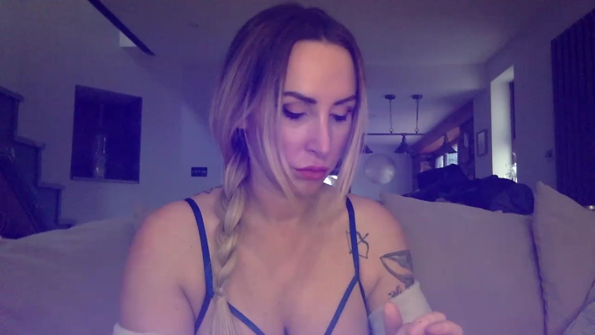 Gallery image thumbnail from Its_just_Evie's myfreecams stream on, 03/07/2023, 13:07 image 16 of 20