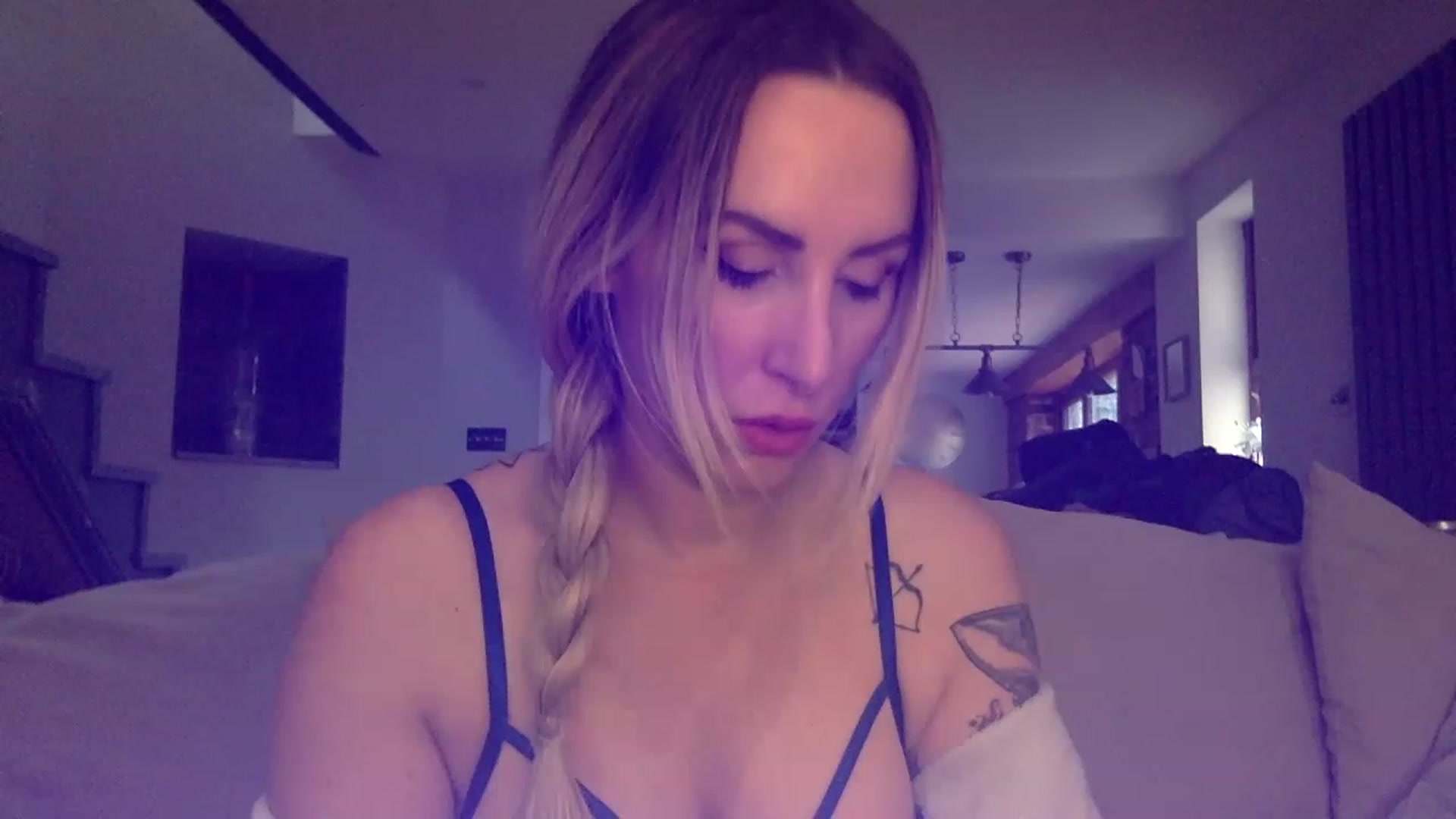 Gallery image thumbnail from Its_just_Evie's myfreecams stream on, 03/07/2023, 13:07 image 8 of 20