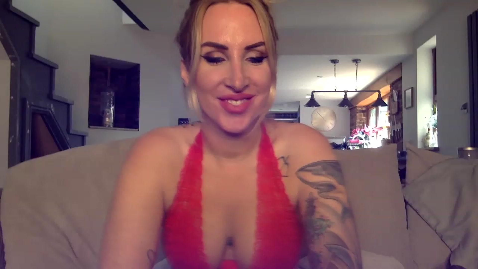 Gallery image thumbnail from Its_just_Evie's myfreecams stream on, 05/23/2023, 12:10 image 15 of 20