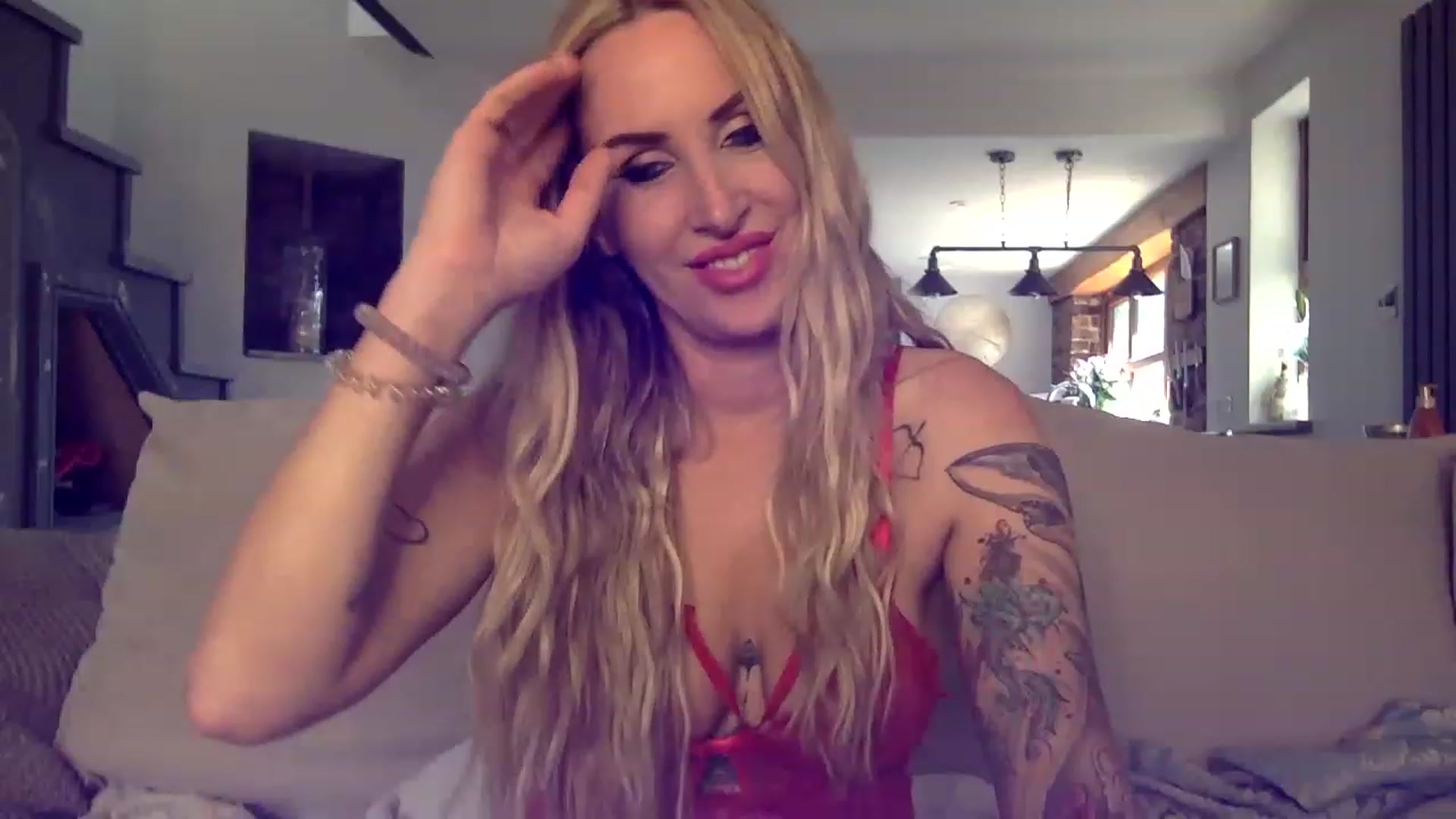 Gallery image thumbnail from Its_just_Evie's myfreecams stream on, 06/01/2023, 12:36 image 5 of 20