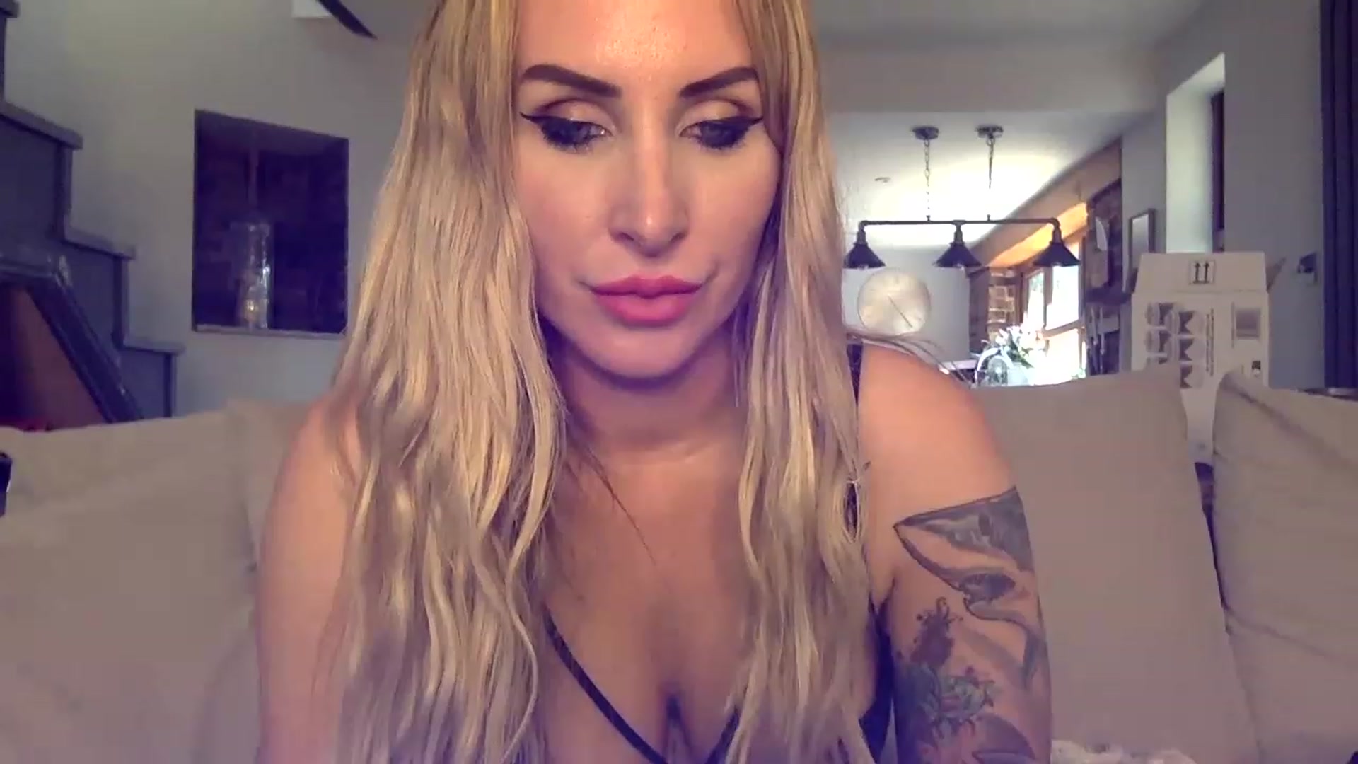 Gallery image thumbnail from Its_just_Evie's myfreecams stream on, 06/02/2023, 12:29 image 14 of 20