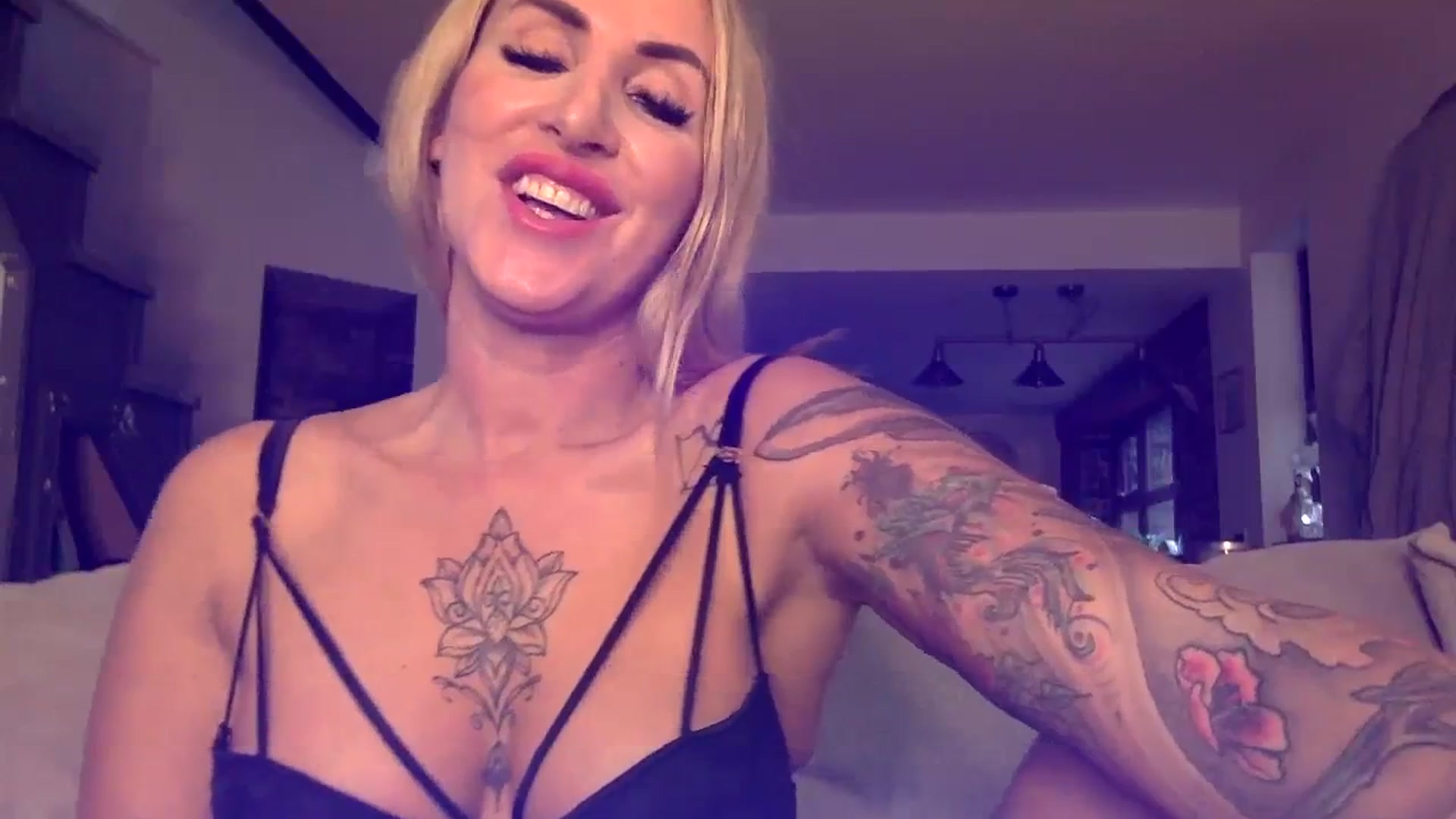 Gallery image thumbnail from Its_just_Evie's myfreecams stream on, 11/21/2023, 14:37 image 20 of 20
