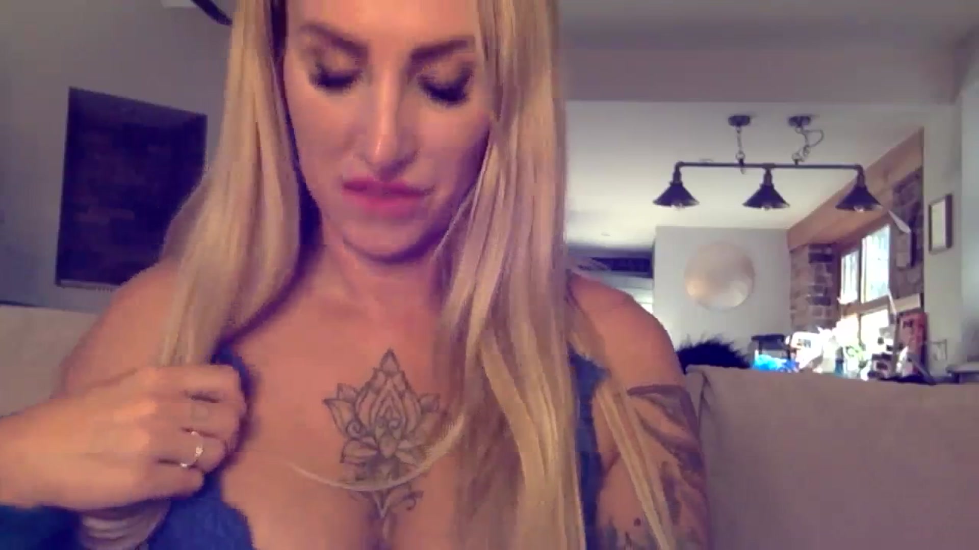 Gallery image thumbnail from Its_just_Evie's myfreecams stream on, 12/06/2023, 12:28 image 14 of 20