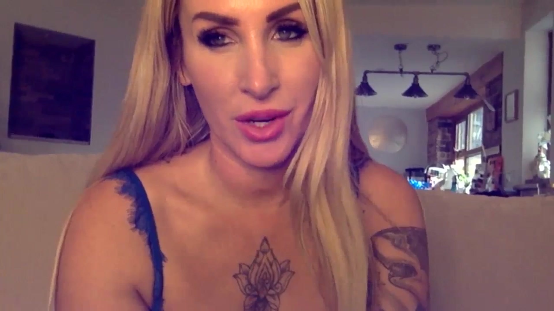 Gallery image thumbnail from Its_just_Evie's myfreecams stream on, 12/06/2023, 12:28 image 18 of 20