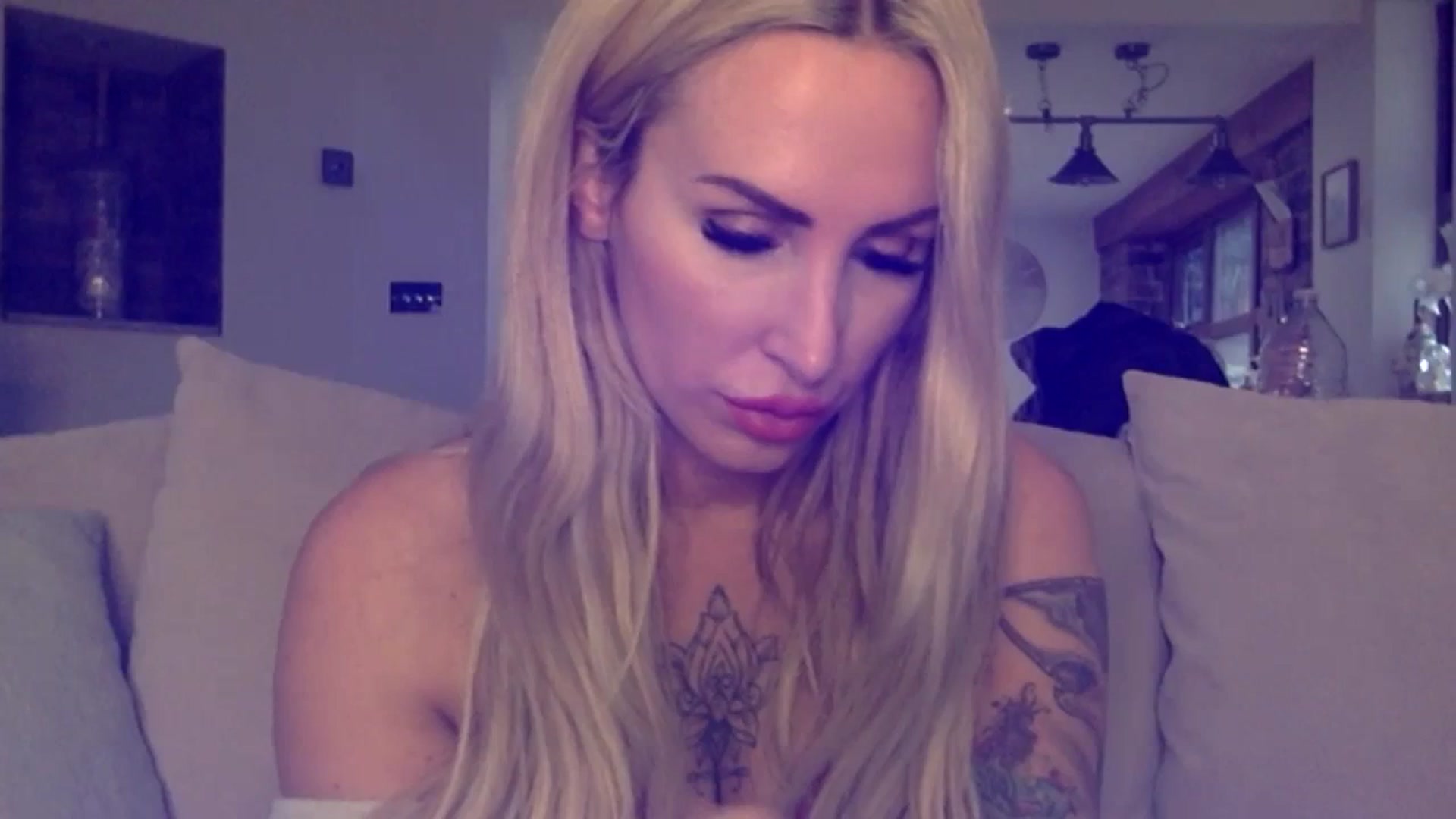 Gallery image thumbnail from Its_just_Evie's myfreecams stream on, 12/13/2023, 11:52 image 16 of 20