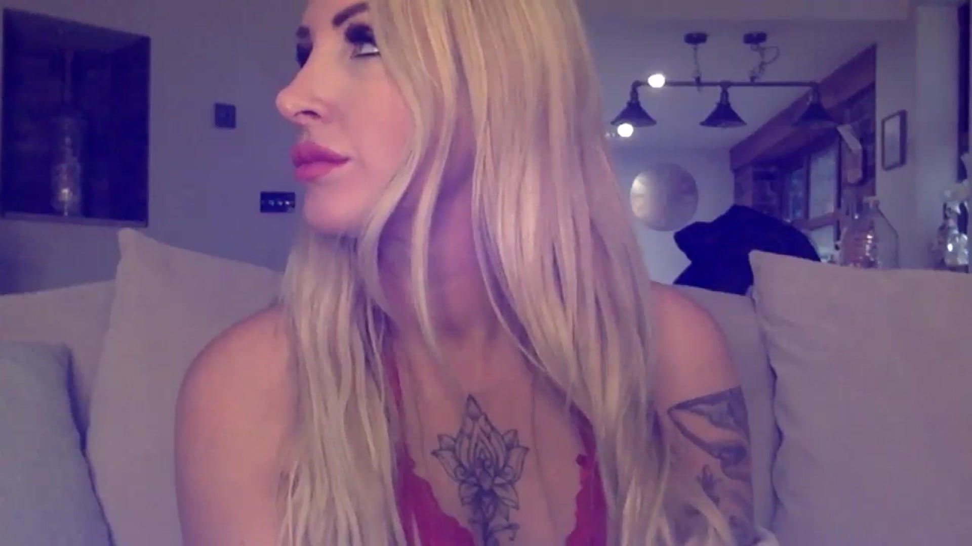 Gallery image thumbnail from Its_just_Evie's myfreecams stream on, 12/13/2023, 11:52 image 7 of 20