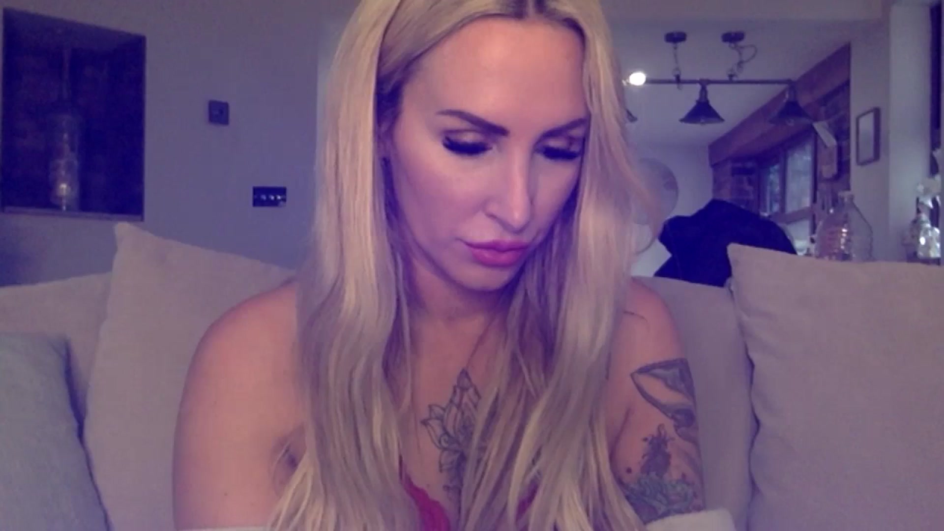Gallery image thumbnail from Its_just_Evie's myfreecams stream on, 12/13/2023, 11:52 image 1 of 20