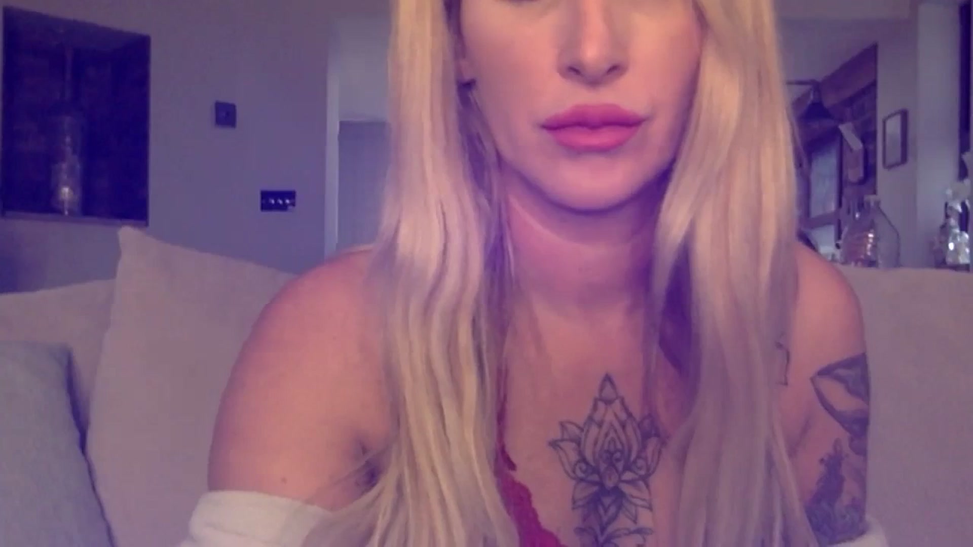 Gallery image thumbnail from Its_just_Evie's myfreecams stream on, 12/13/2023, 11:52 image 10 of 20