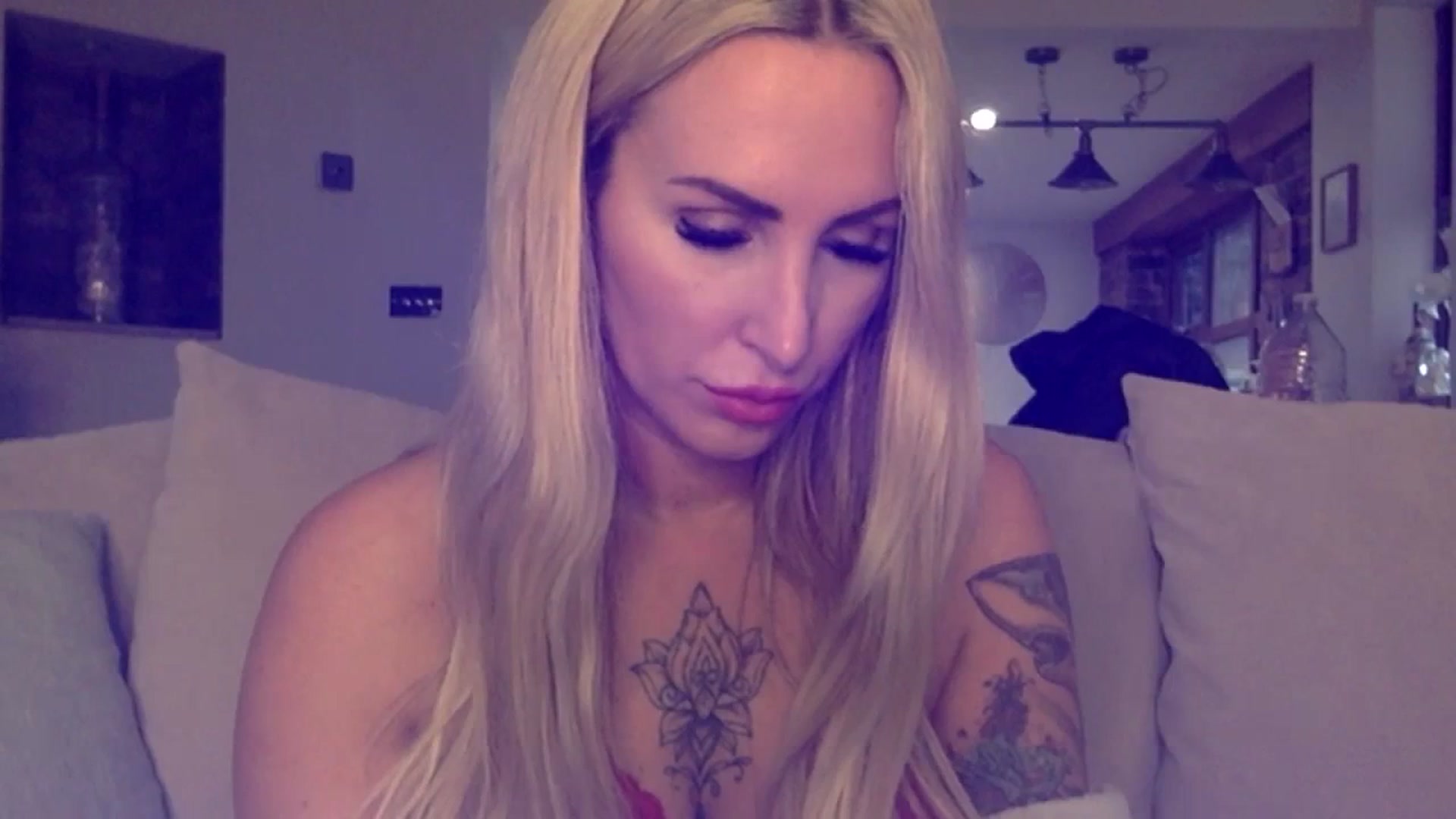 Gallery image thumbnail from Its_just_Evie's myfreecams stream on, 12/13/2023, 11:52 image 8 of 20