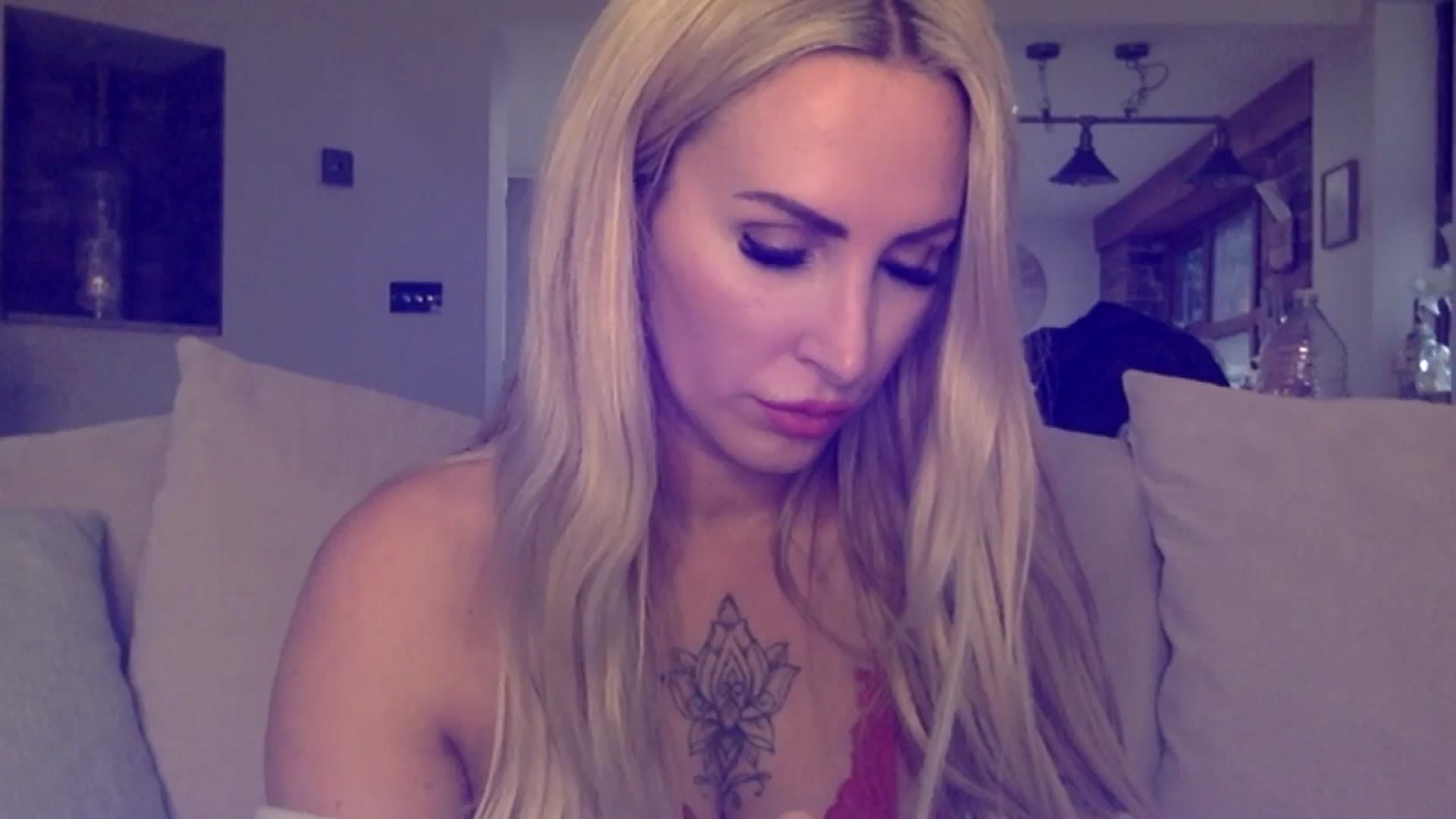 Gallery image thumbnail from Its_just_Evie's myfreecams stream on, 12/13/2023, 11:52 image 14 of 20