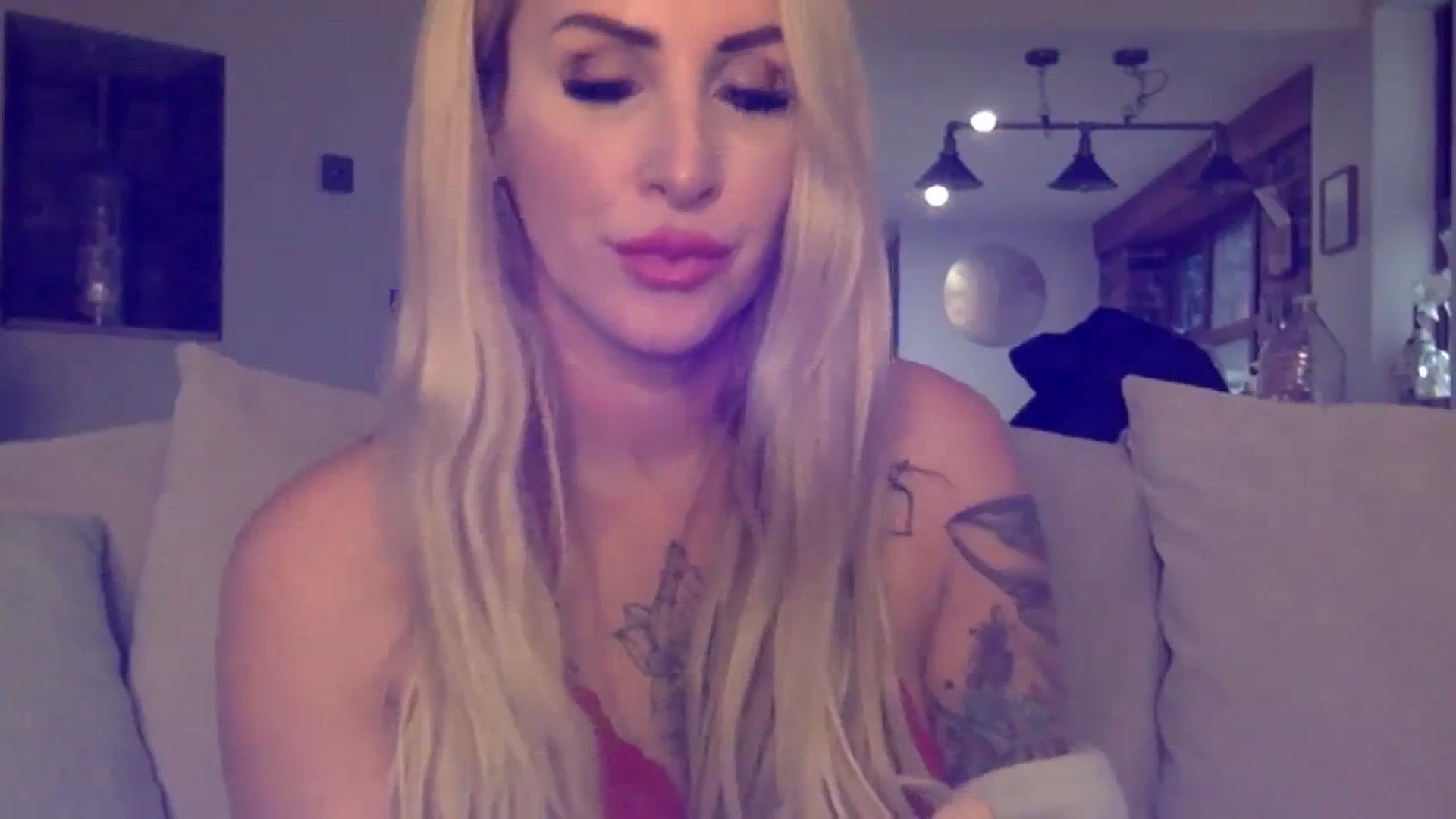 Gallery image thumbnail from Its_just_Evie's myfreecams stream on, 12/13/2023, 11:52 image 4 of 20
