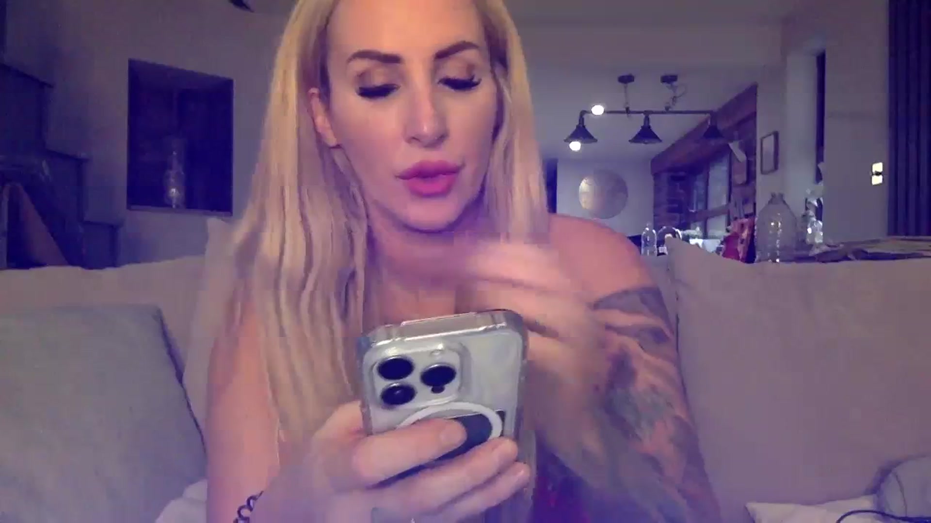 Gallery image thumbnail from Its_just_Evie's myfreecams stream on, 12/13/2023, 13:44 image 6 of 20