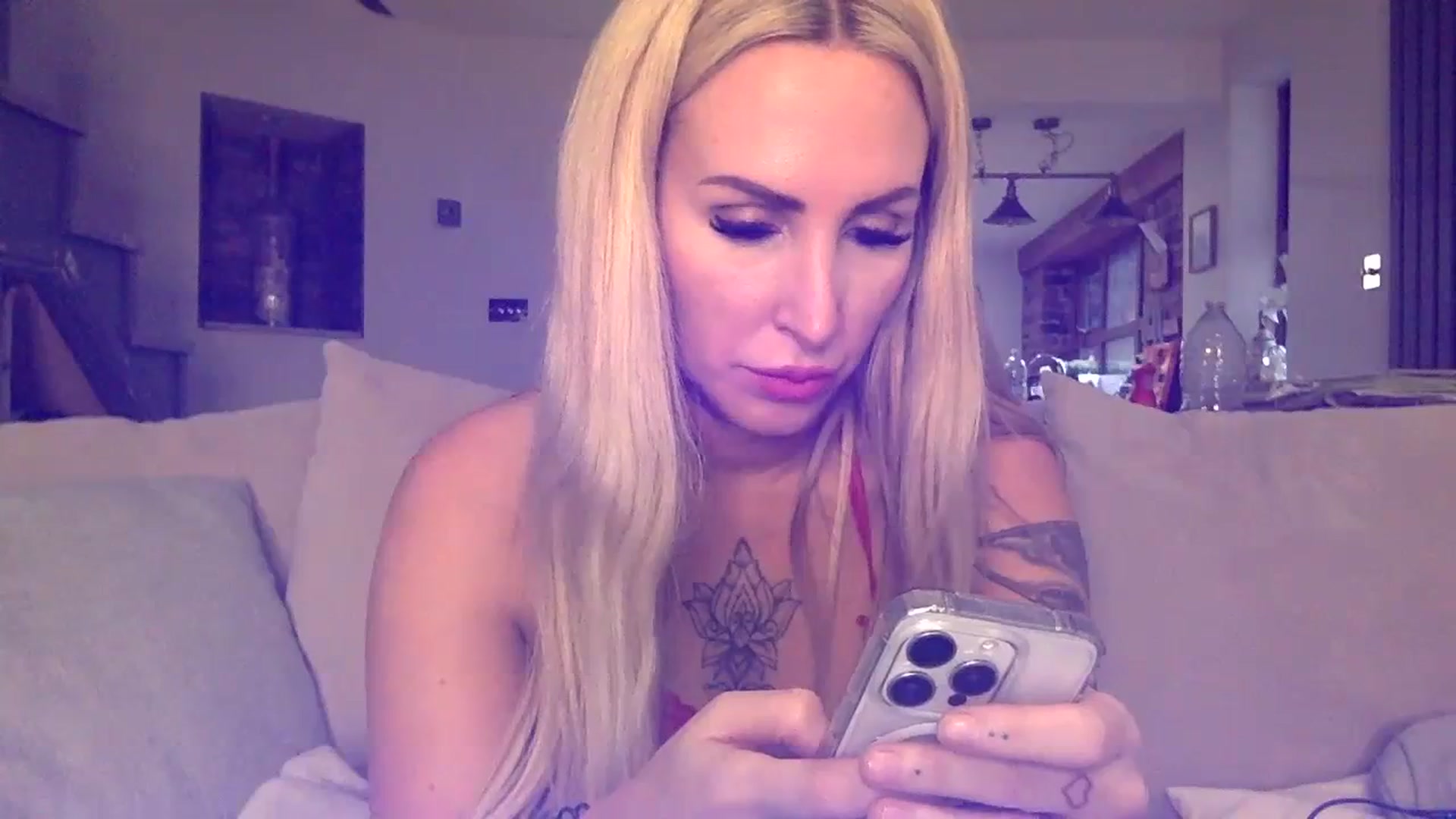 Gallery image thumbnail from Its_just_Evie's myfreecams stream on, 12/13/2023, 13:44 image 13 of 20