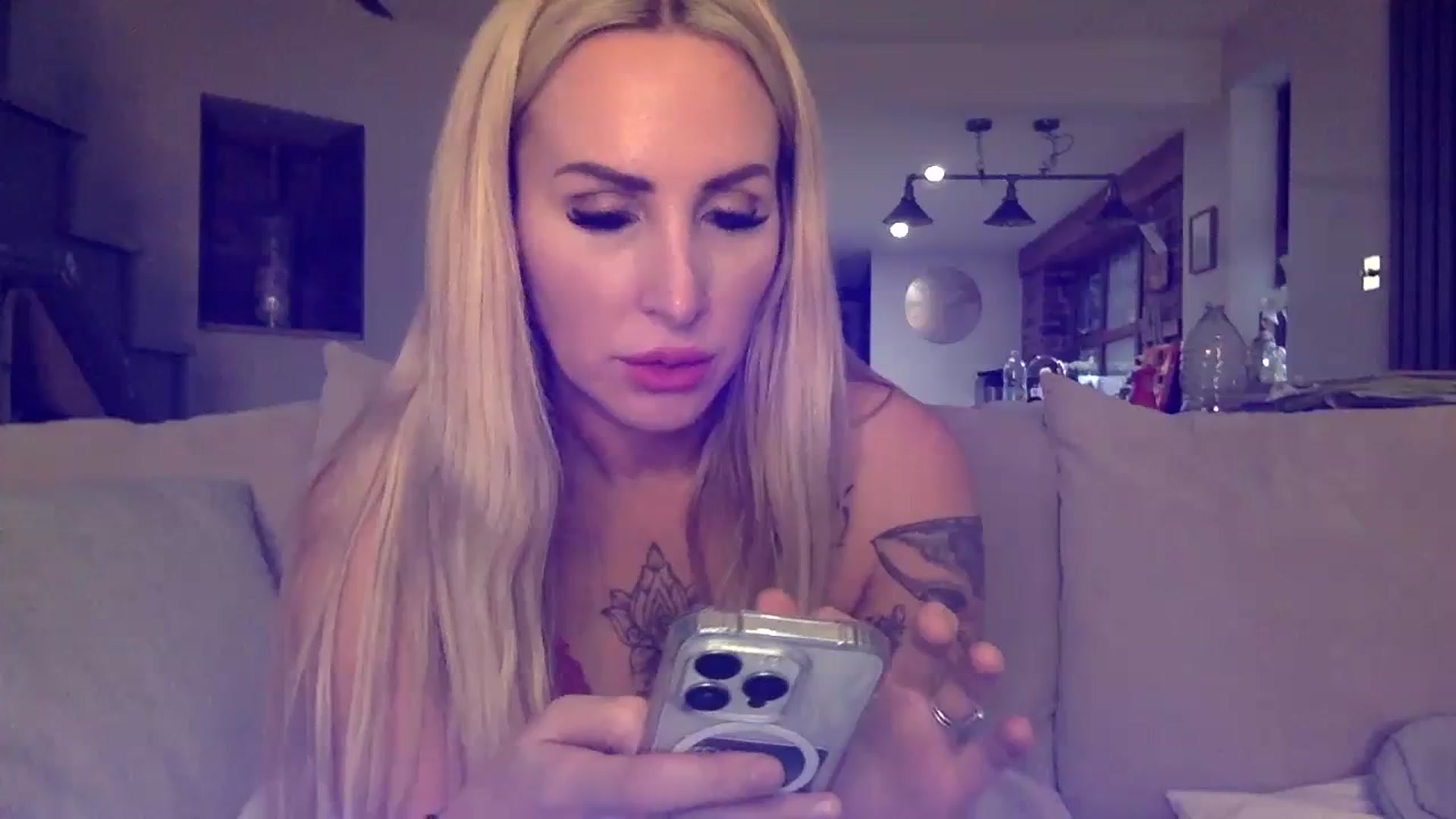 Gallery image thumbnail from Its_just_Evie's myfreecams stream on, 12/13/2023, 13:44 image 16 of 20