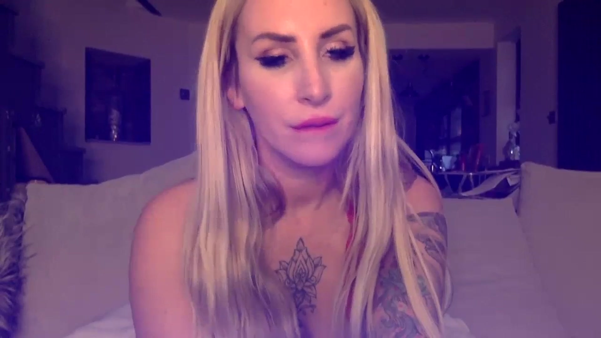 Gallery image thumbnail from Its_just_Evie's myfreecams stream on, 12/17/2023, 15:31 image 15 of 20