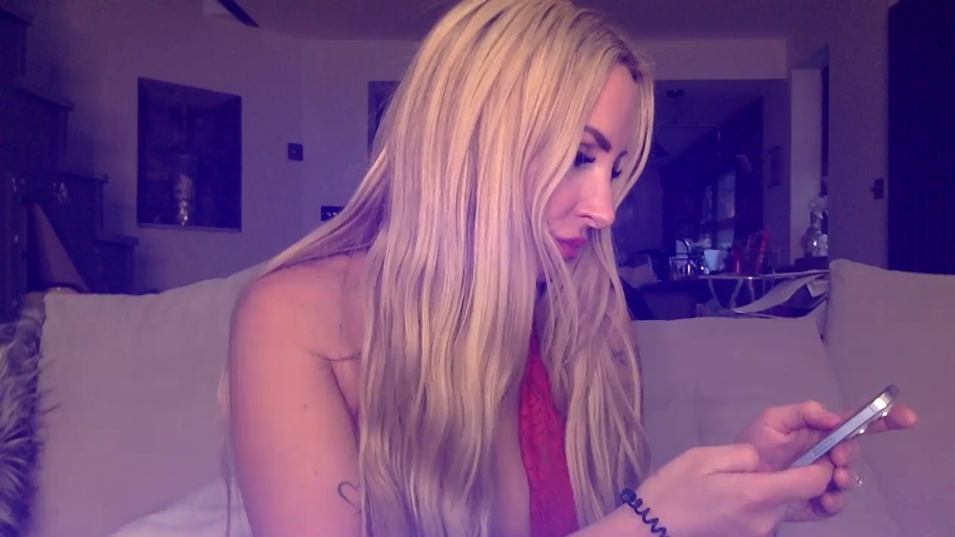 Gallery image thumbnail from Its_just_Evie's myfreecams stream on, 12/17/2023, 15:31 image 18 of 20