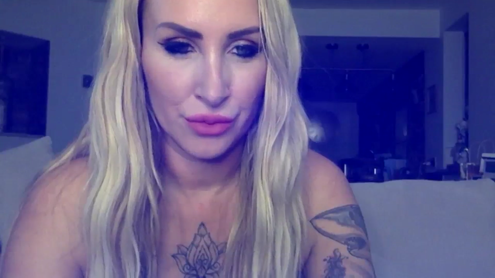 Gallery image thumbnail from Its_just_Evie's myfreecams stream on, 12/27/2023, 15:33 image 12 of 20