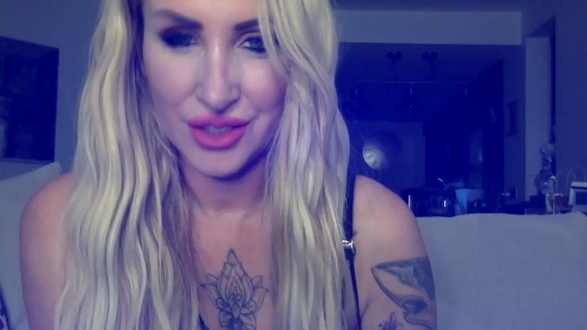 Gallery image thumbnail from Its_just_Evie's myfreecams stream on, 12/27/2023, 15:33 image 7 of 20