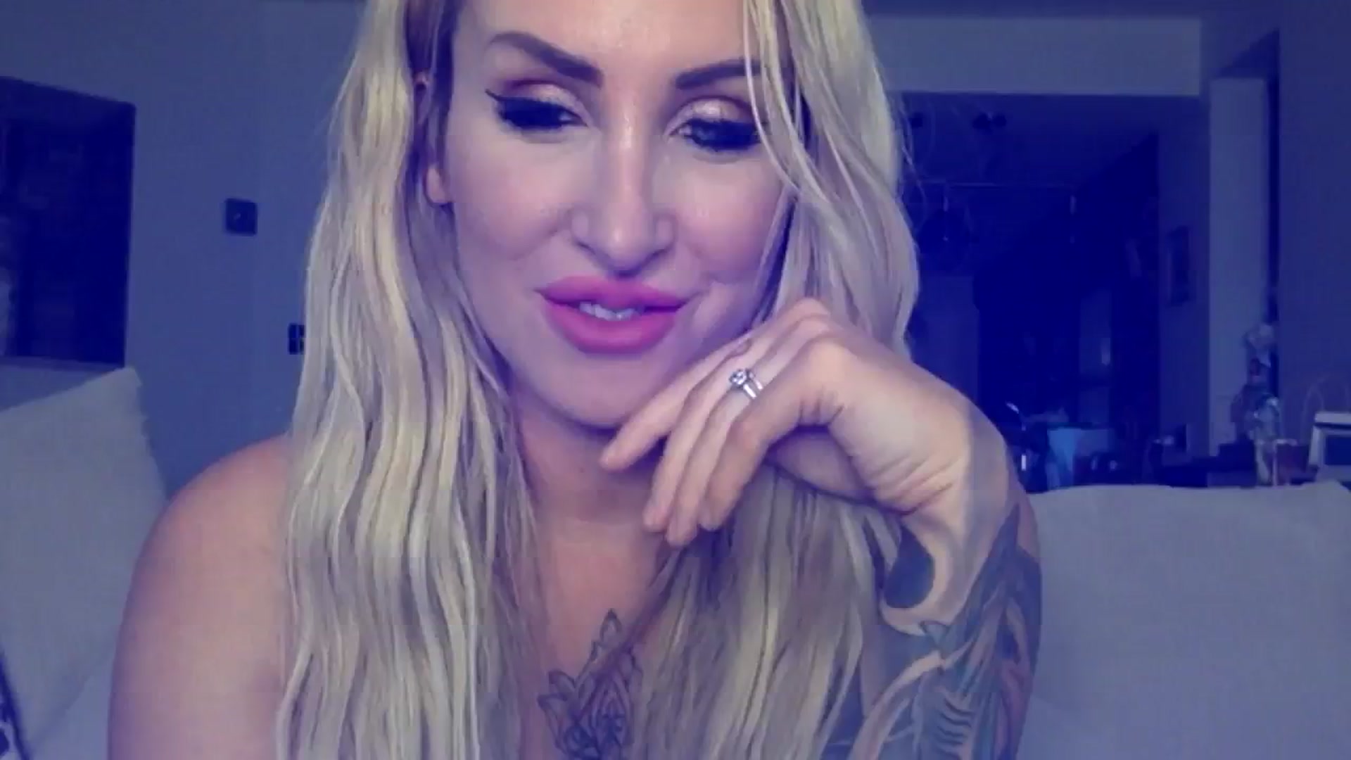 Gallery image thumbnail from Its_just_Evie's myfreecams stream on, 12/27/2023, 15:33 image 5 of 20