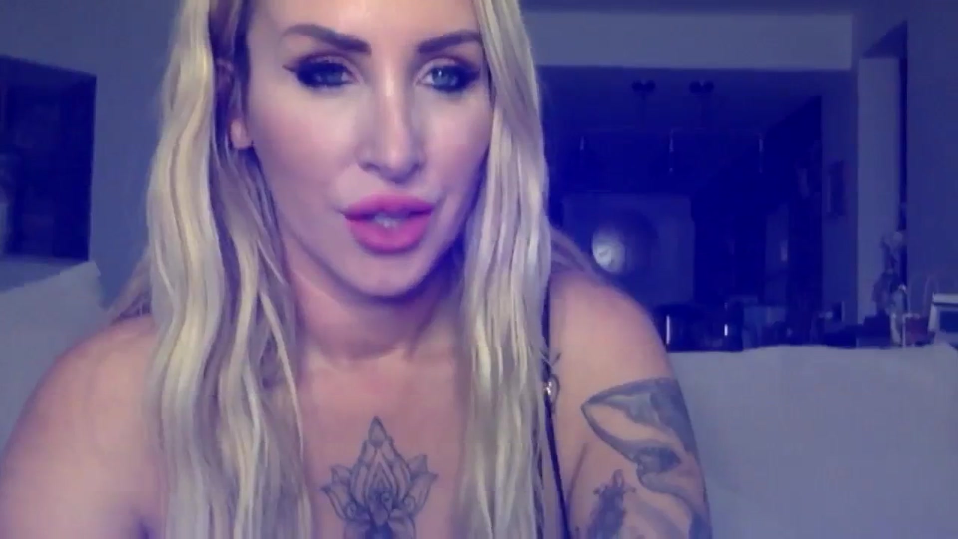 Gallery image thumbnail from Its_just_Evie's myfreecams stream on, 12/27/2023, 15:33 image 17 of 20