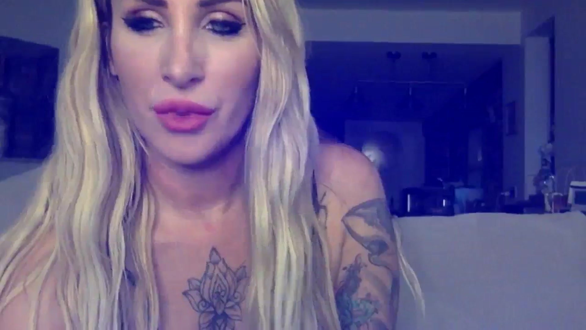 Gallery image thumbnail from Its_just_Evie's myfreecams stream on, 12/27/2023, 15:33 image 9 of 20