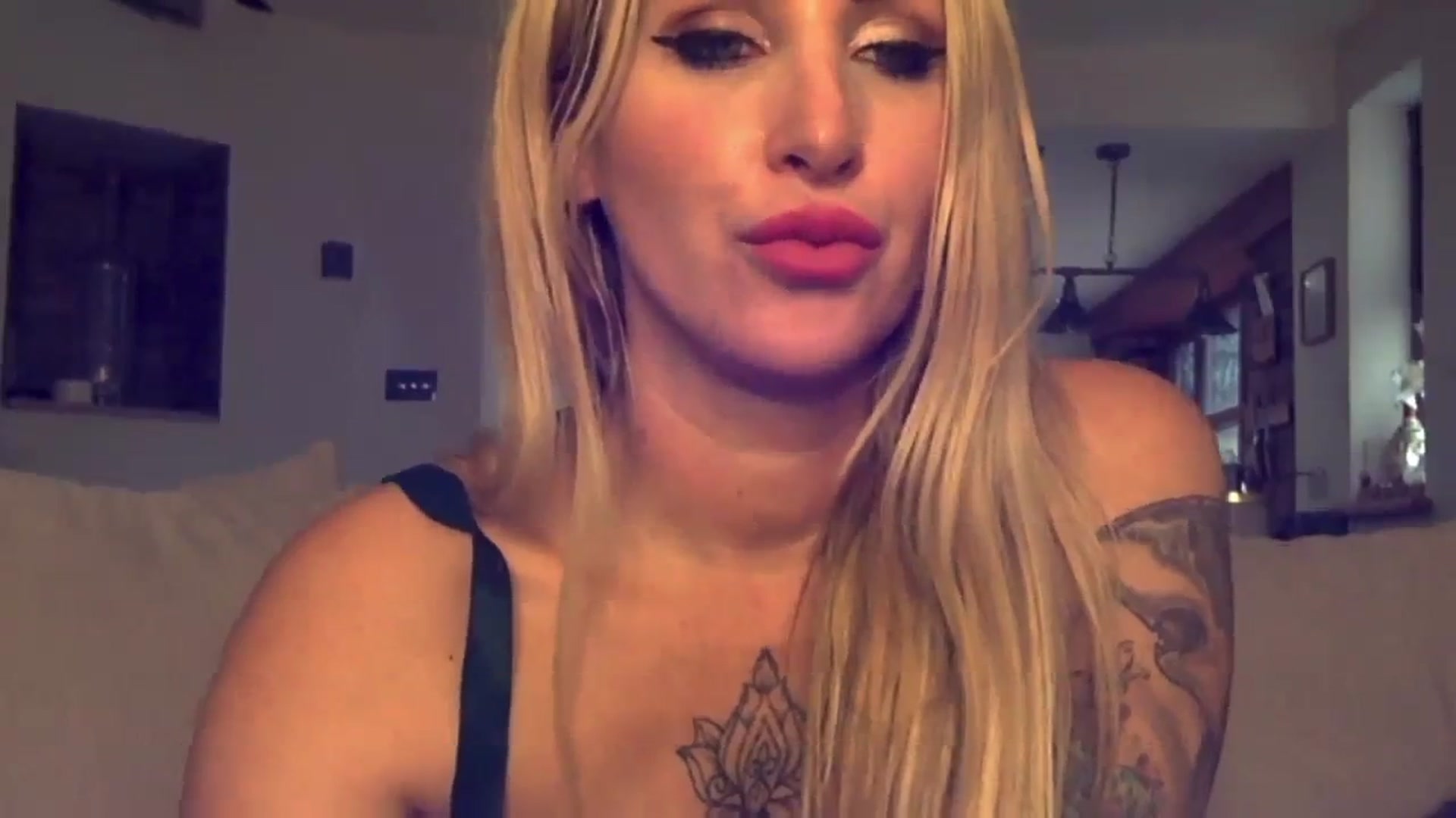 Gallery image thumbnail from Its_just_Evie's myfreecams stream on, 01/31/2024, 11:59 image 11 of 20