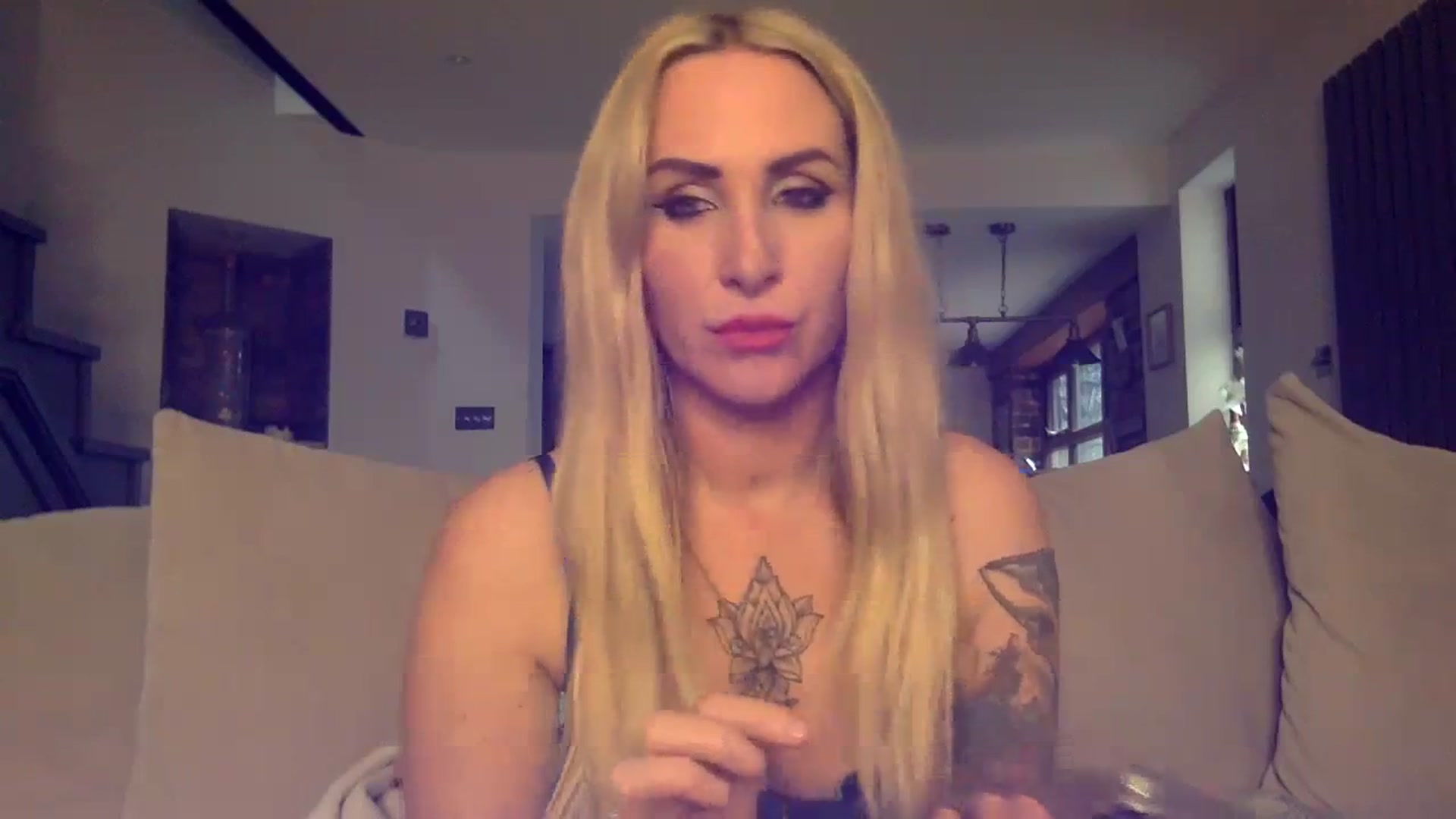 Gallery image thumbnail from Its_just_Evie's myfreecams stream on, 03/26/2024, 13:25 image 18 of 20