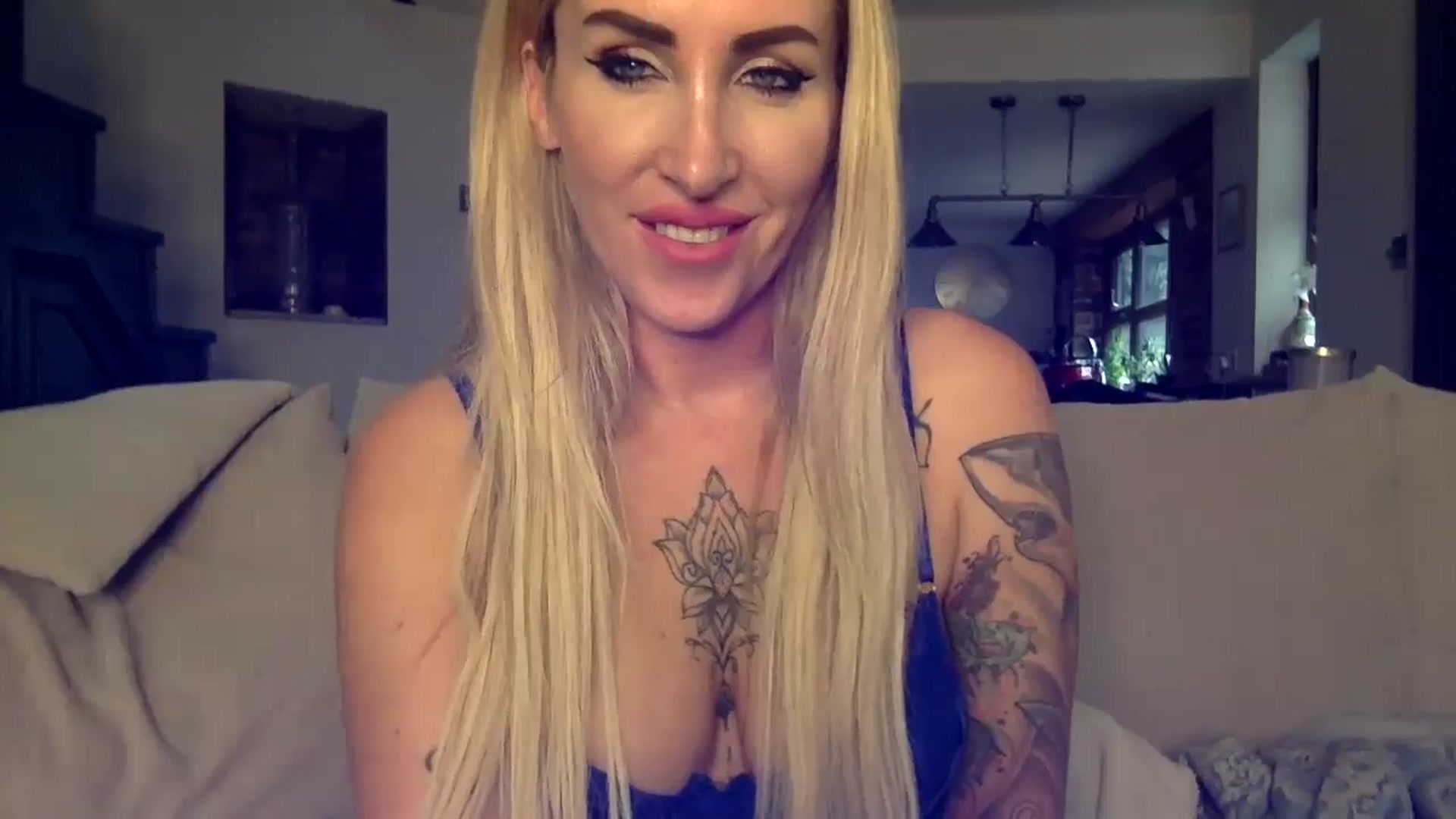 Gallery image thumbnail from Its_just_Evie's myfreecams stream on, 05/21/2024, 11:43 image 10 of 20