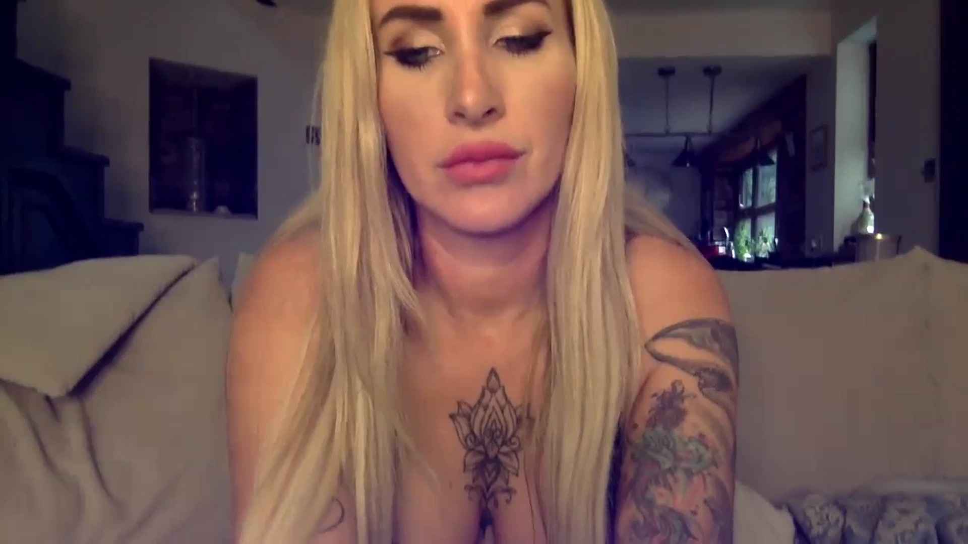 Gallery image thumbnail from Its_just_Evie's myfreecams stream on, 05/21/2024, 11:43 image 9 of 20