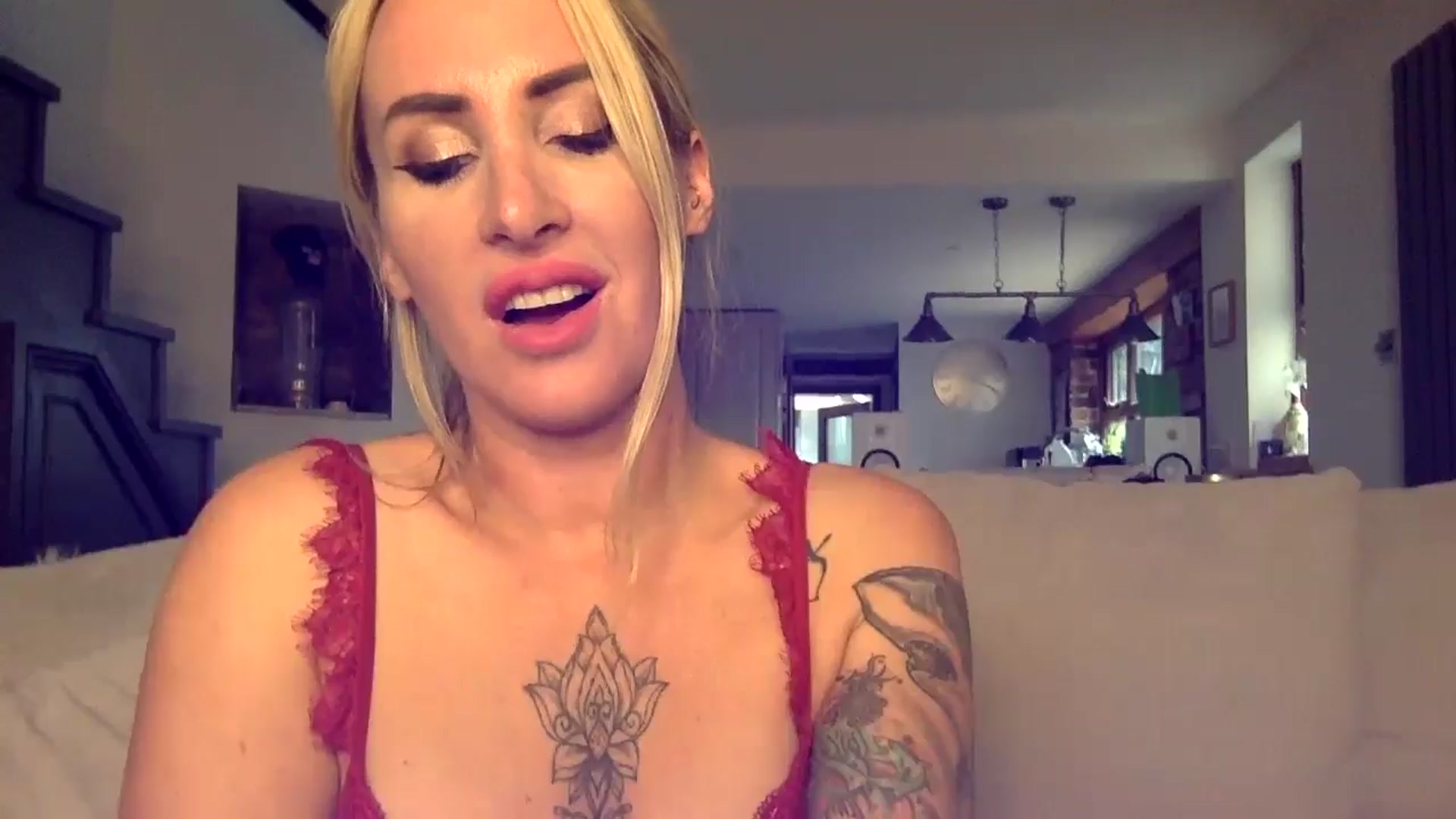 Gallery image thumbnail from Its_just_Evie's myfreecams stream on, 06/17/2024, 14:04 image 14 of 20