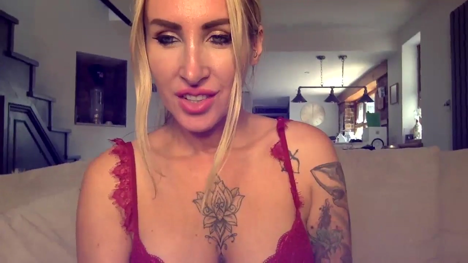 Gallery image thumbnail from Its_just_Evie's myfreecams stream on, 06/17/2024, 14:04 image 11 of 20