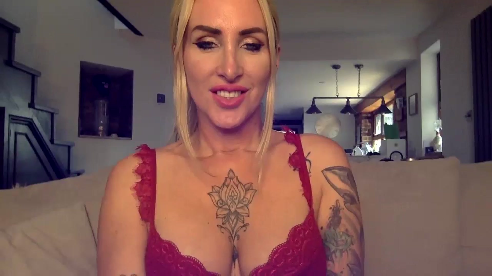 Gallery image thumbnail from Its_just_Evie's myfreecams stream on, 06/17/2024, 14:04 image 17 of 20