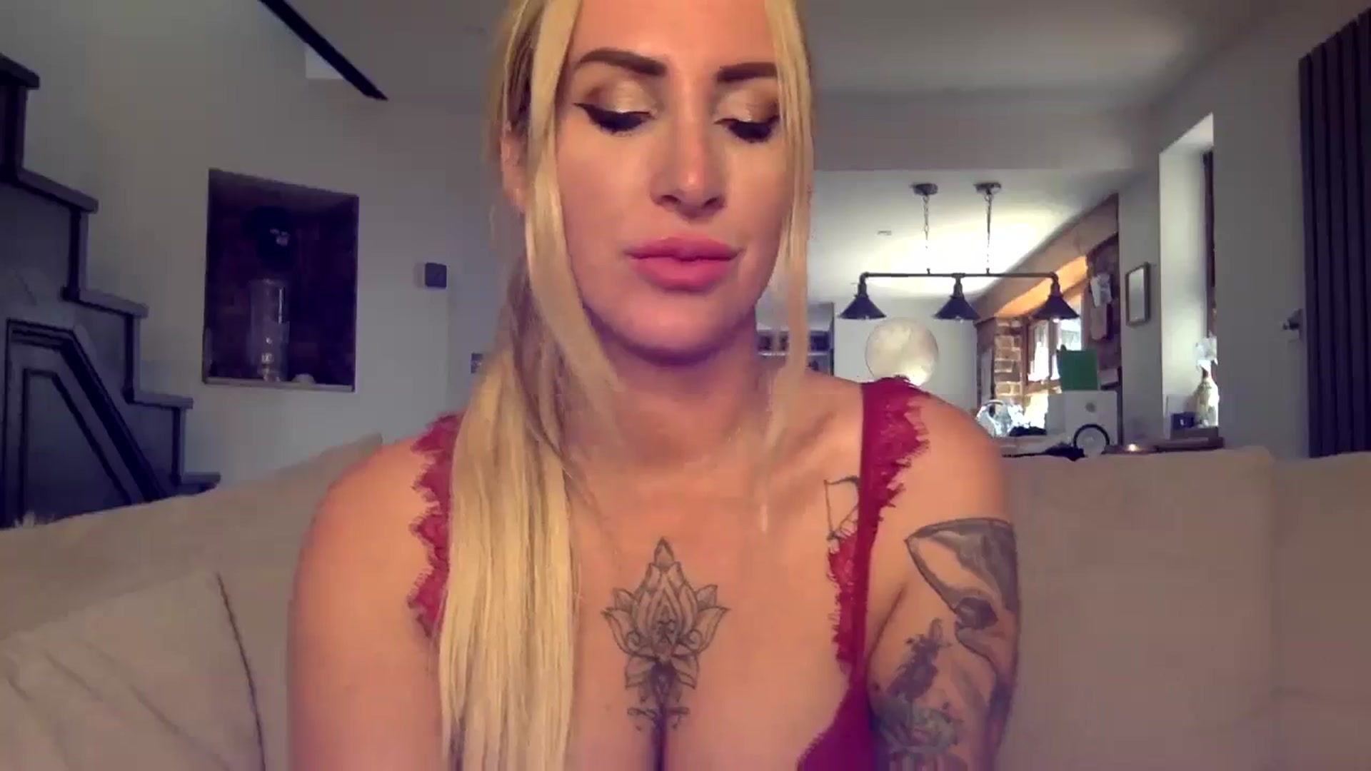Gallery image thumbnail from Its_just_Evie's myfreecams stream on, 06/17/2024, 14:04 image 2 of 20