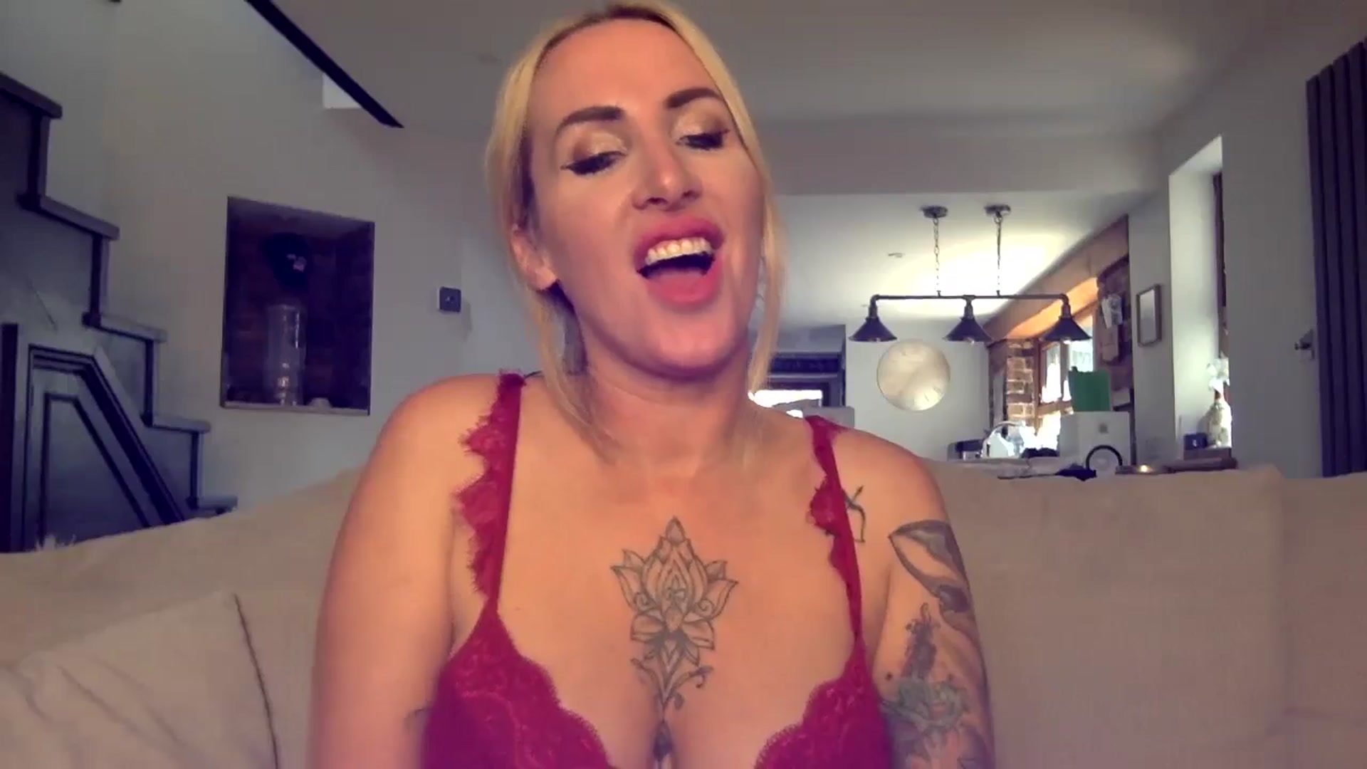 Gallery image thumbnail from Its_just_Evie's myfreecams stream on, 06/17/2024, 14:04 image 7 of 20