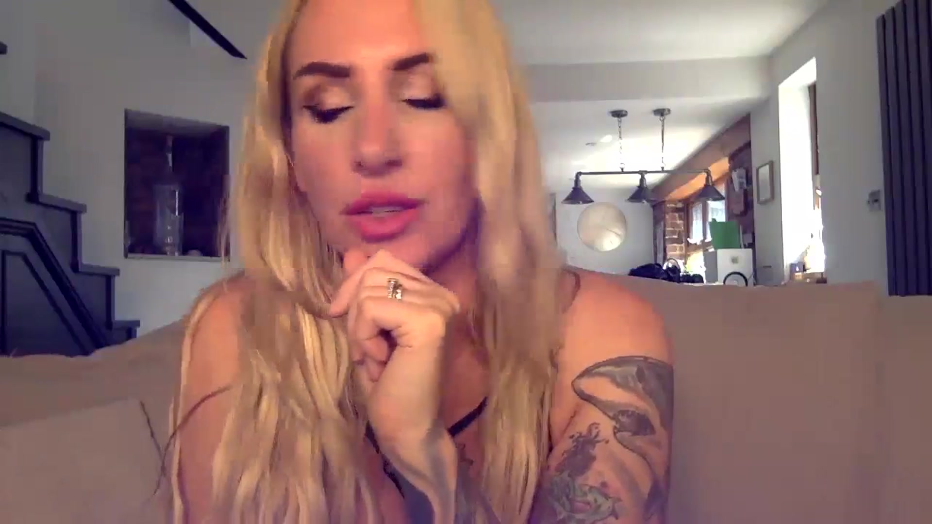Gallery image thumbnail from Its_just_Evie's myfreecams stream on, 06/18/2024, 11:20 image 19 of 20