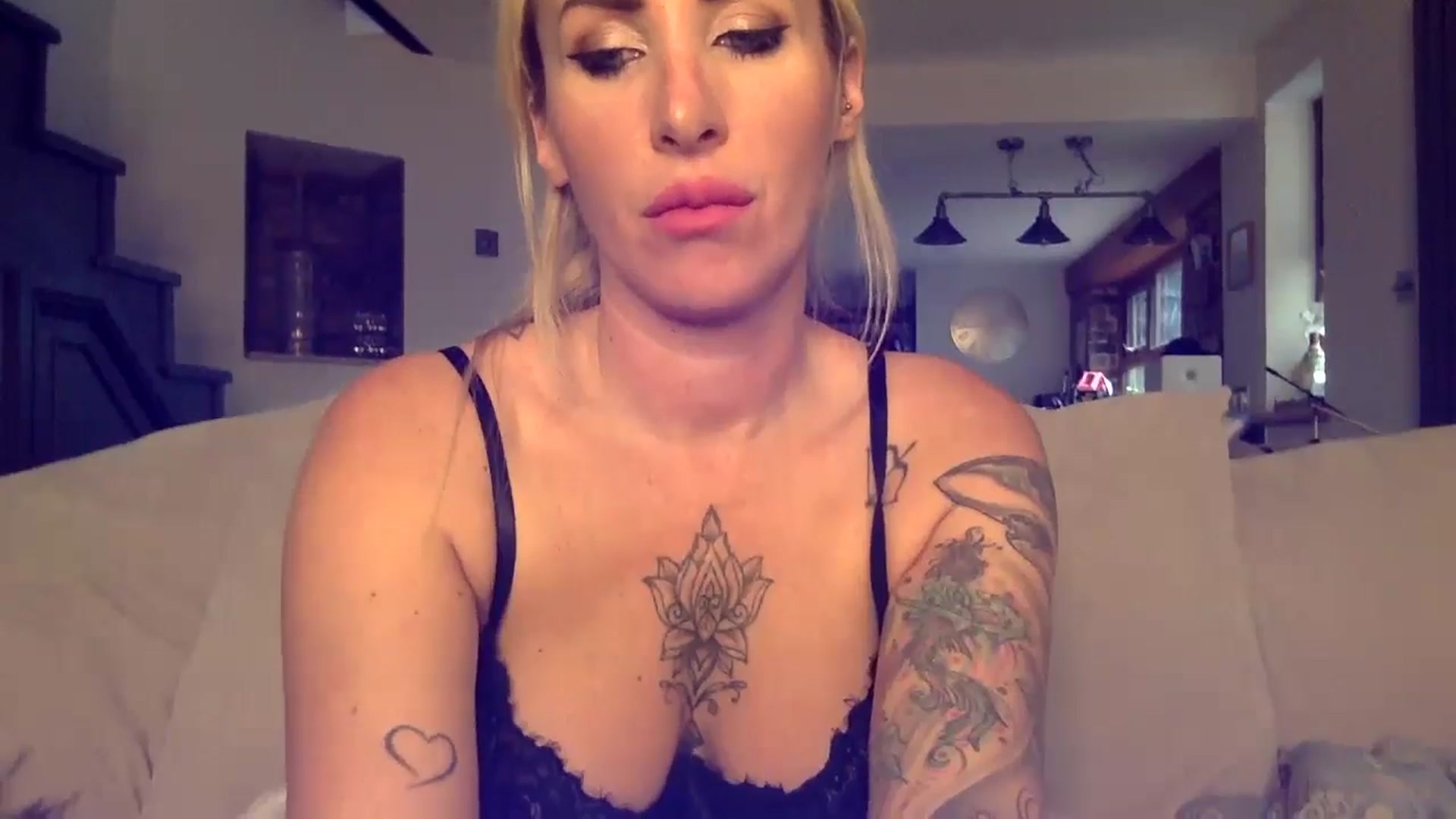 Gallery image thumbnail from Its_just_Evie's myfreecams stream on, 10/08/2024, 12:09 image 3 of 20
