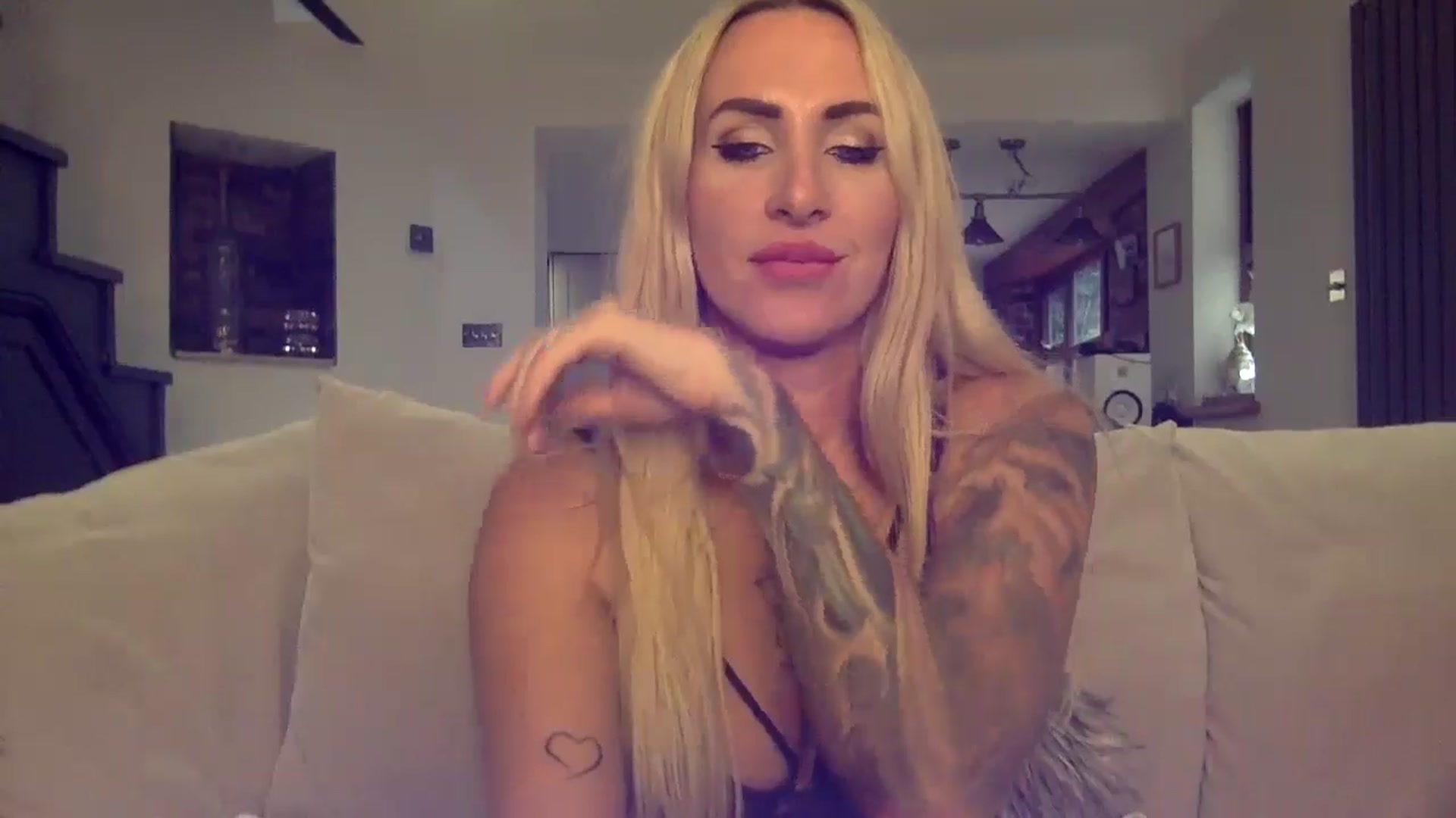 Gallery image thumbnail from Its_just_Evie's myfreecams stream on, 10/14/2024, 12:32 image 11 of 20