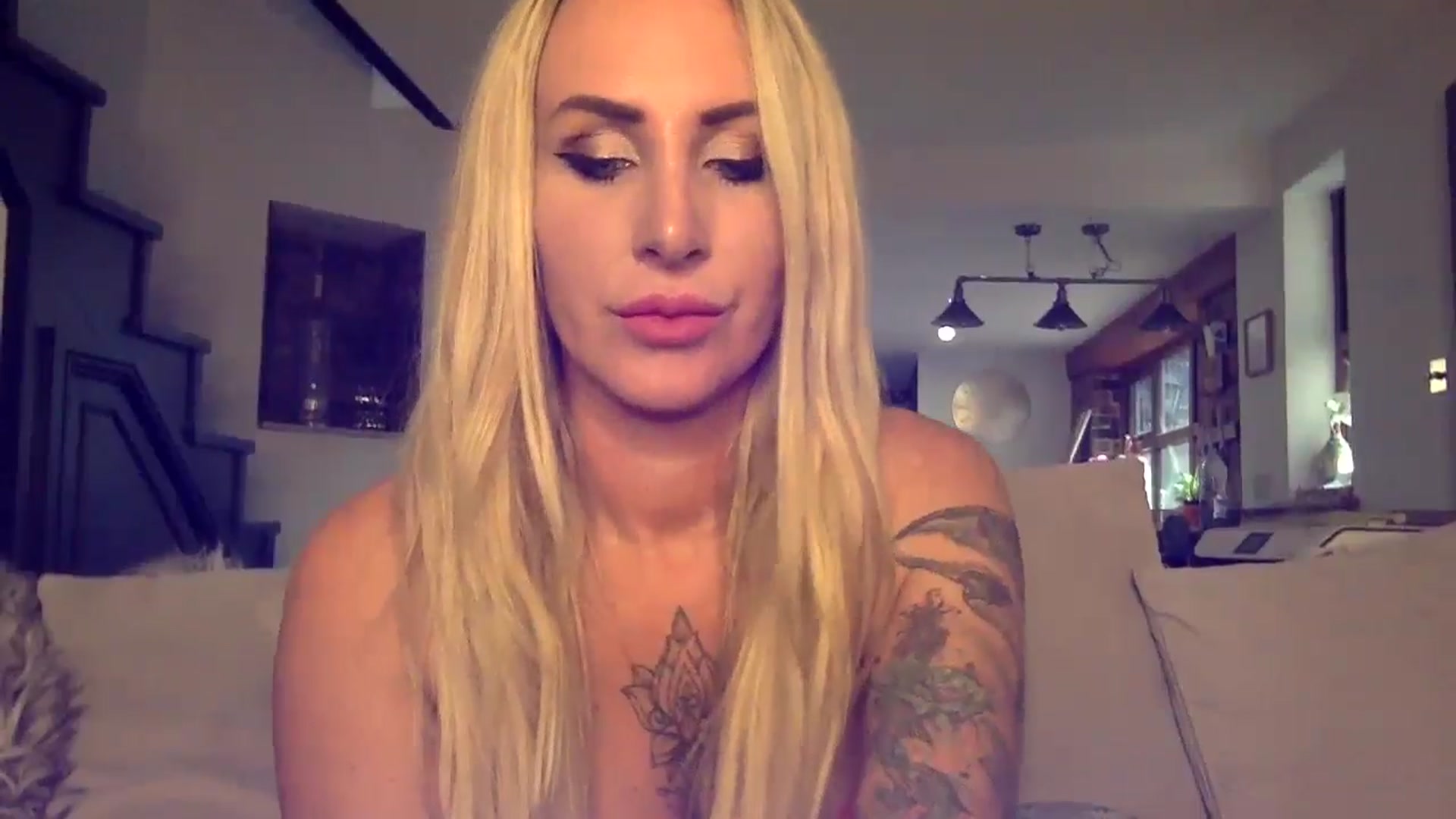 Gallery image thumbnail from Its_just_Evie's myfreecams stream on, 11/01/2024, 10:46 image 12 of 20