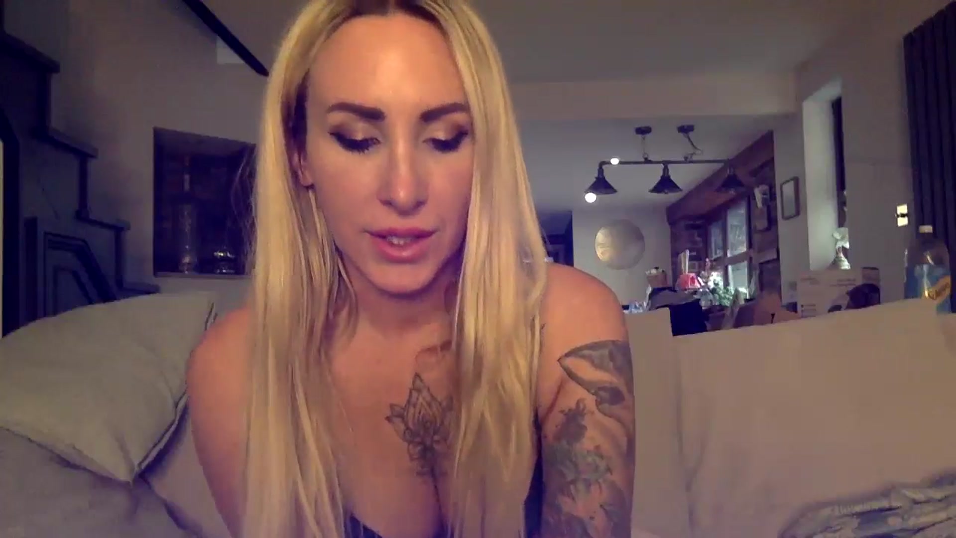 Gallery image thumbnail from Its_just_Evie's myfreecams stream on, 11/10/2024, 10:49 image 15 of 20