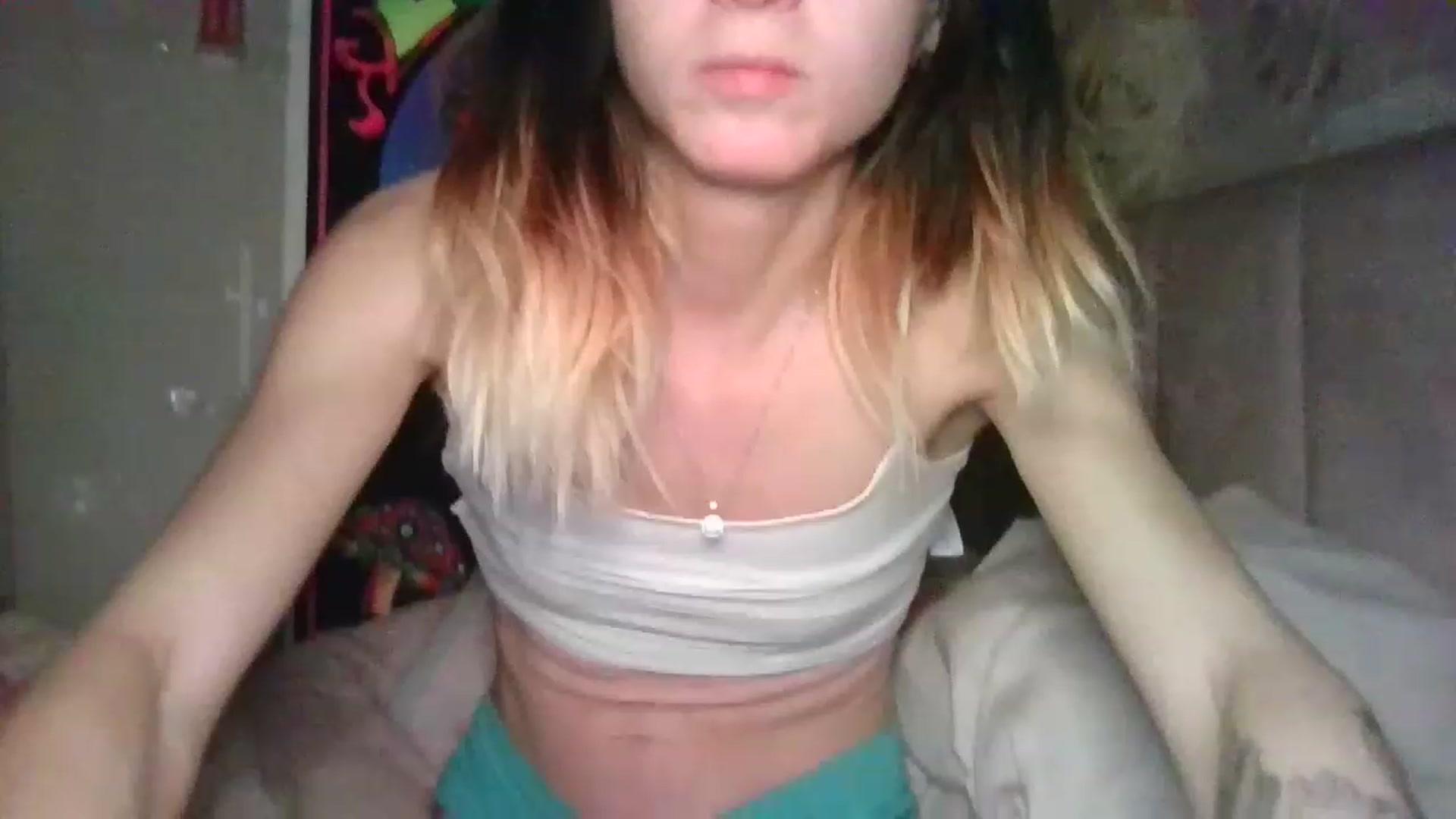 Gallery image thumbnail from Its_kyliee's myfreecams stream on, 04/02/2023, 23:03 image 7 of 20