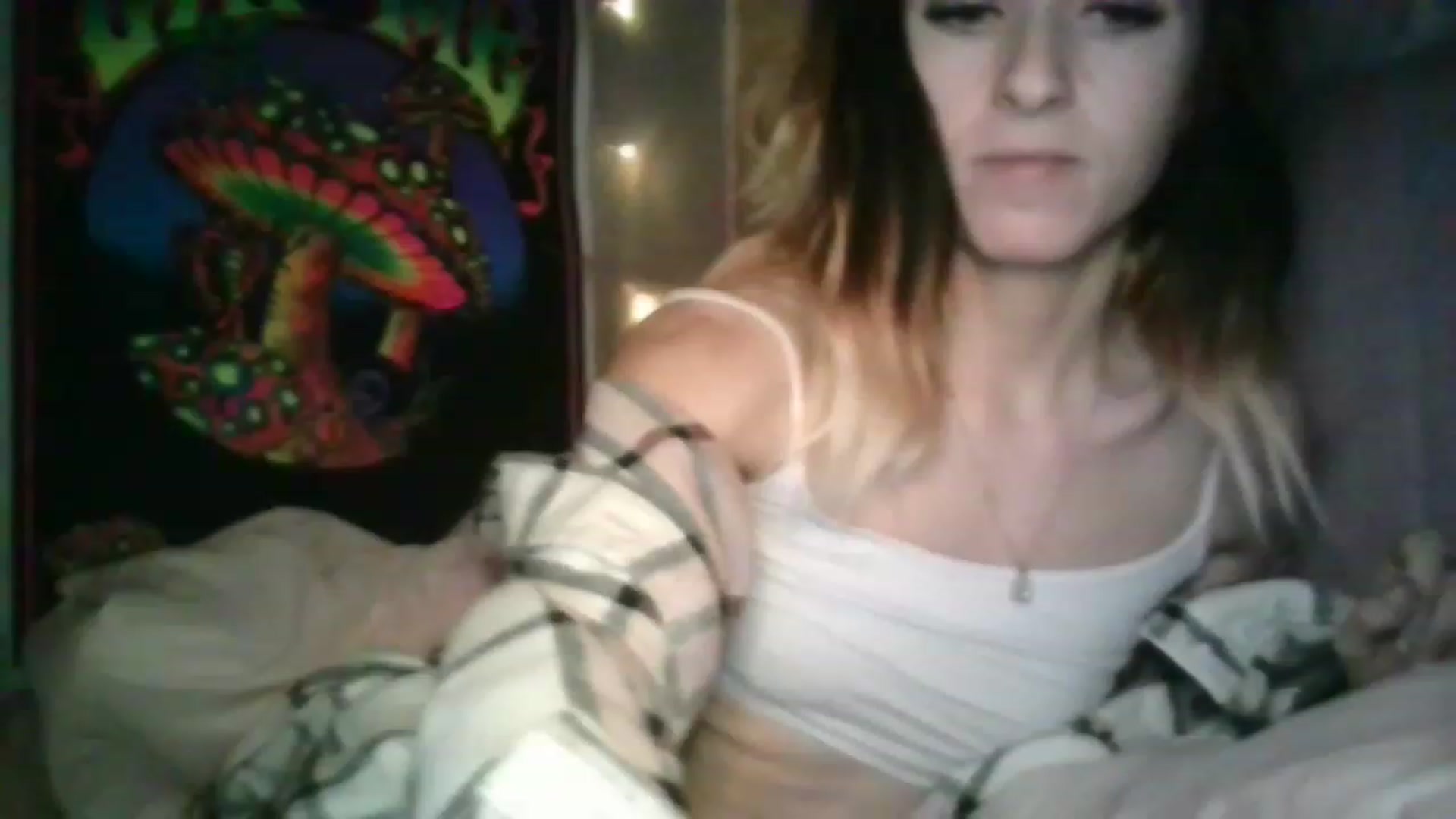 Gallery image thumbnail from Its_kyliee's myfreecams stream on, 04/03/2023, 24:21 image 2 of 20