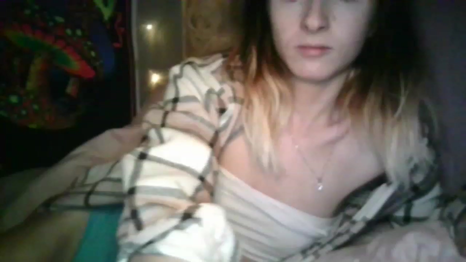 Gallery image thumbnail from Its_kyliee's myfreecams stream on, 04/03/2023, 24:21 image 15 of 20